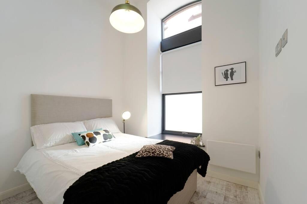 Spacious 2 bedroom city centre apartment view 4