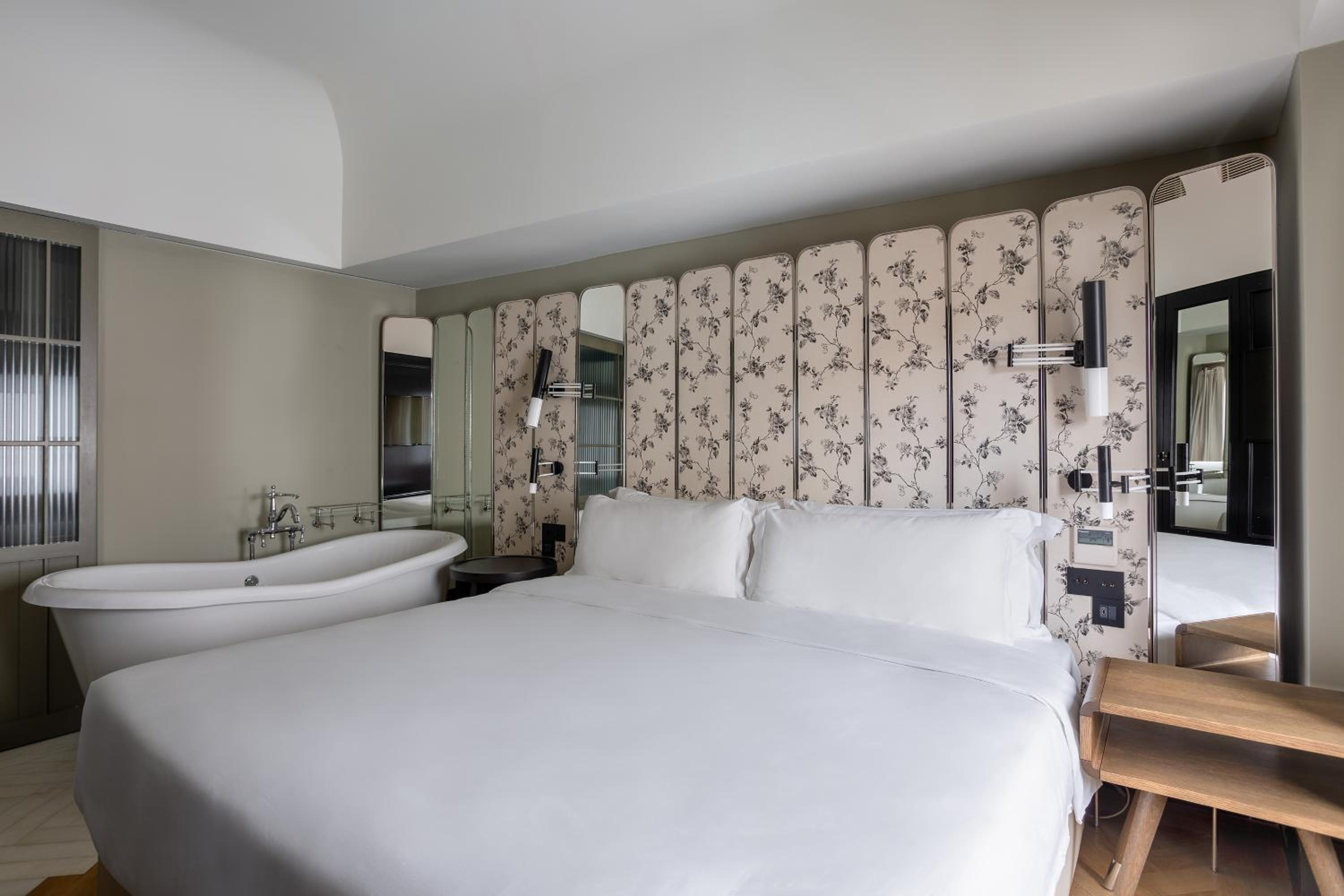 Room Mate Emir - Image 80