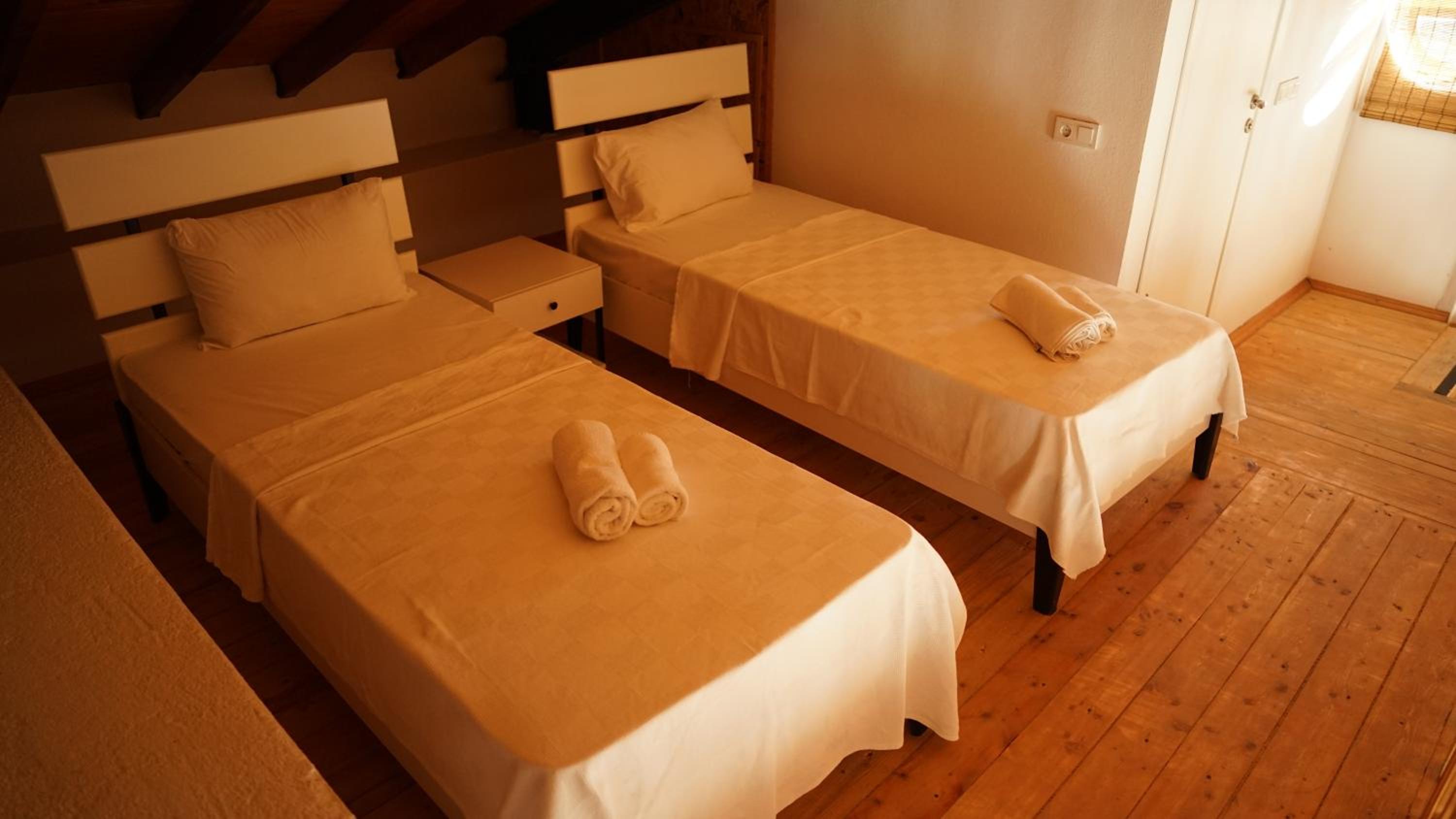 Karyada Hotel - Image 105
