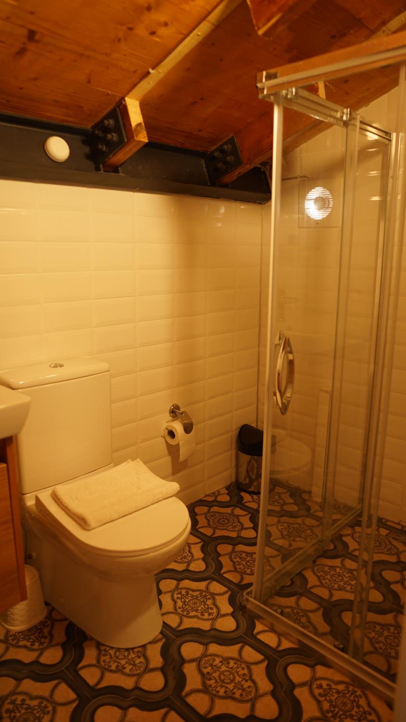 Karyada Hotel - Image 5