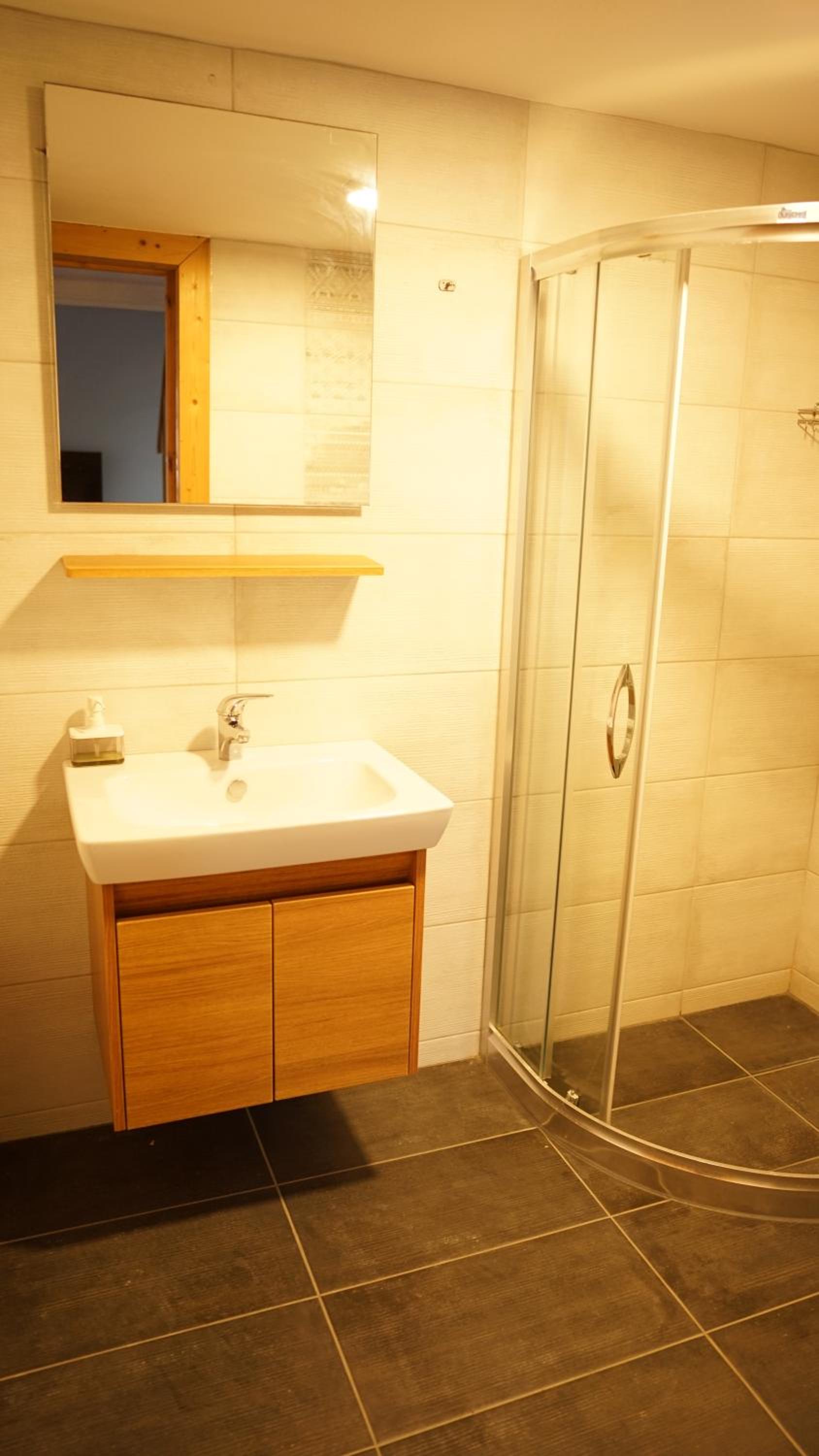 Karyada Hotel - Image 10