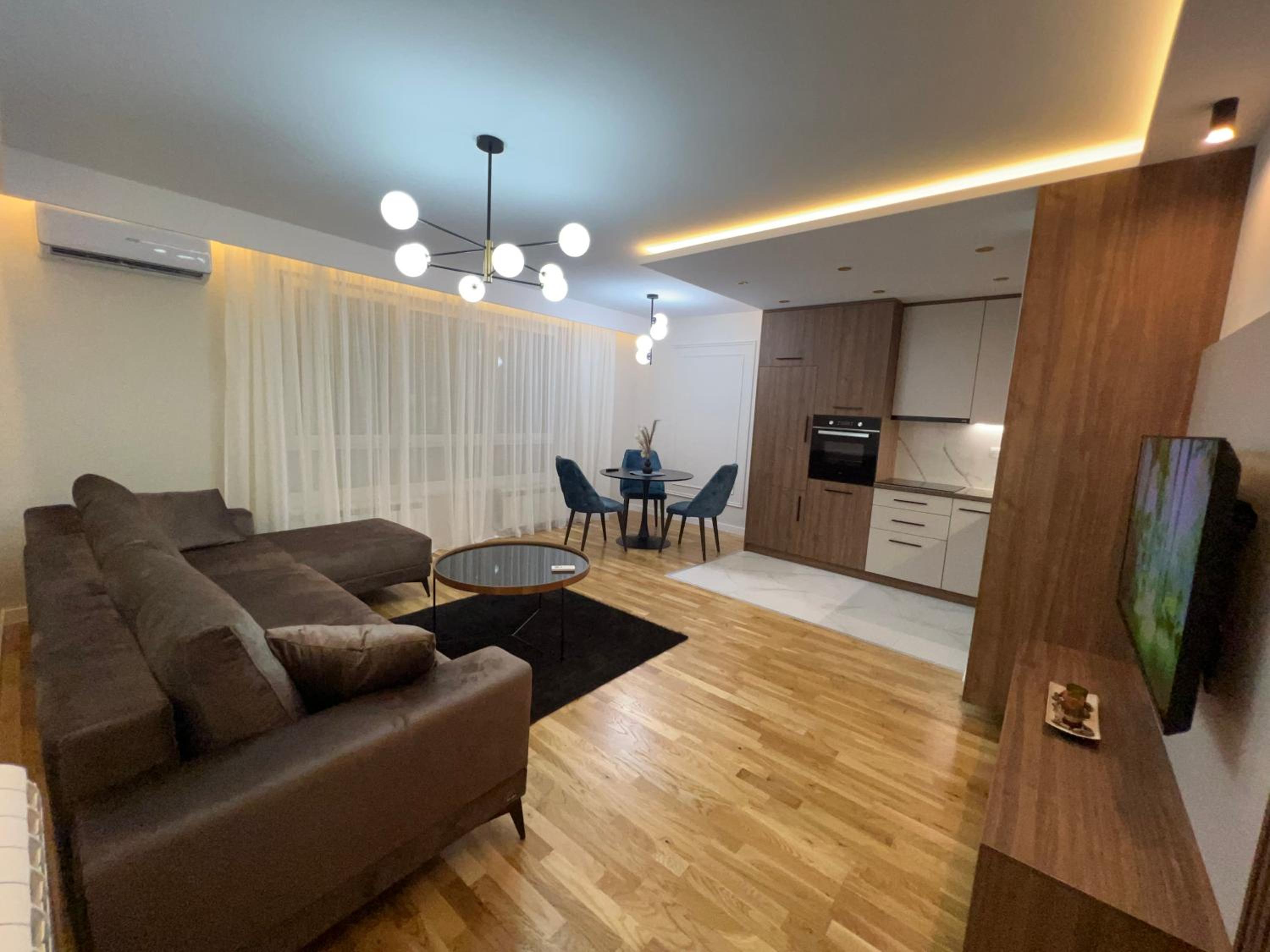 Lilly LuX Big Luxury Apartment with Free Parking and garage view 5