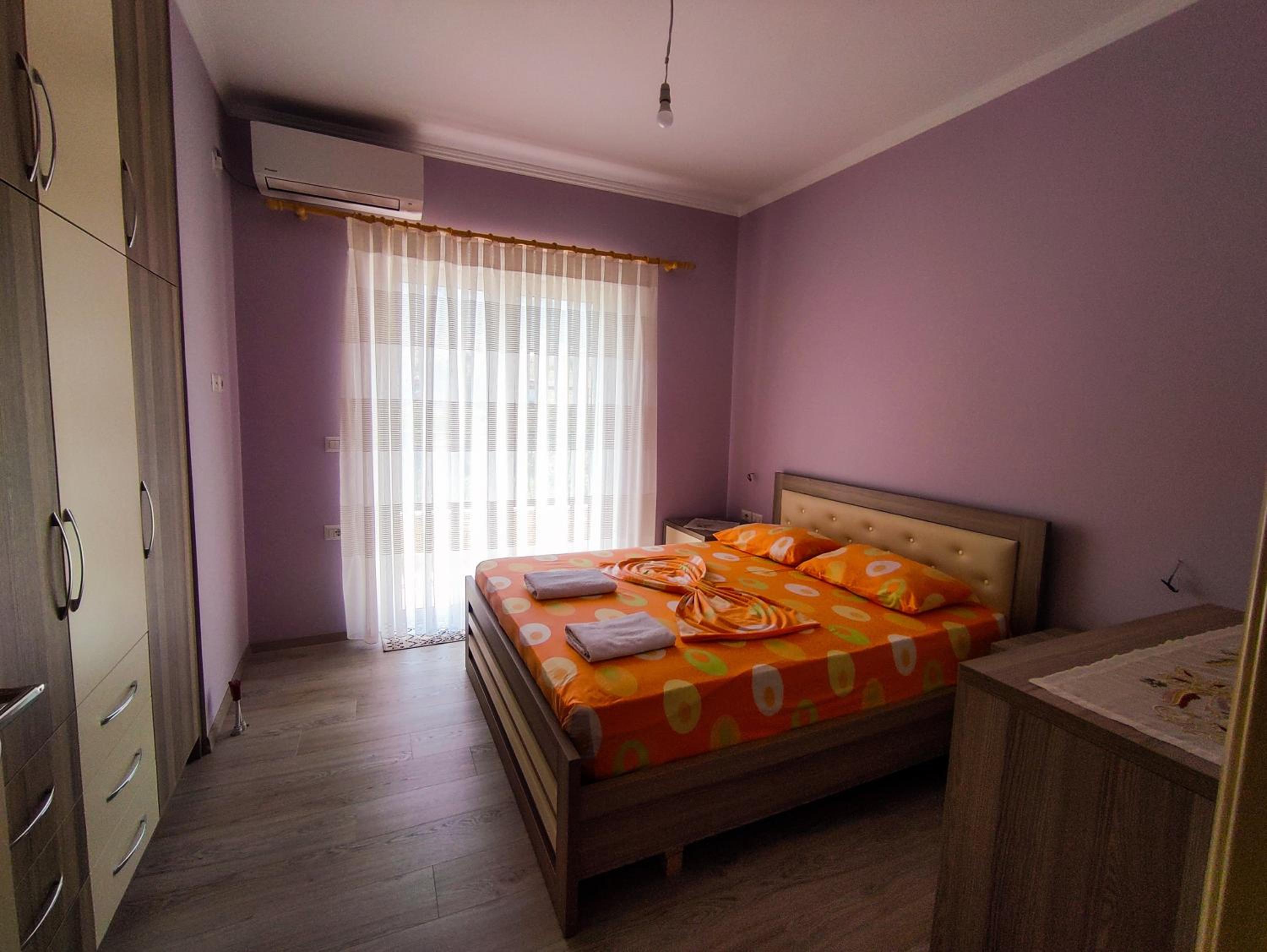 Cheerful 2 bedroom villa with free parking. photo 4