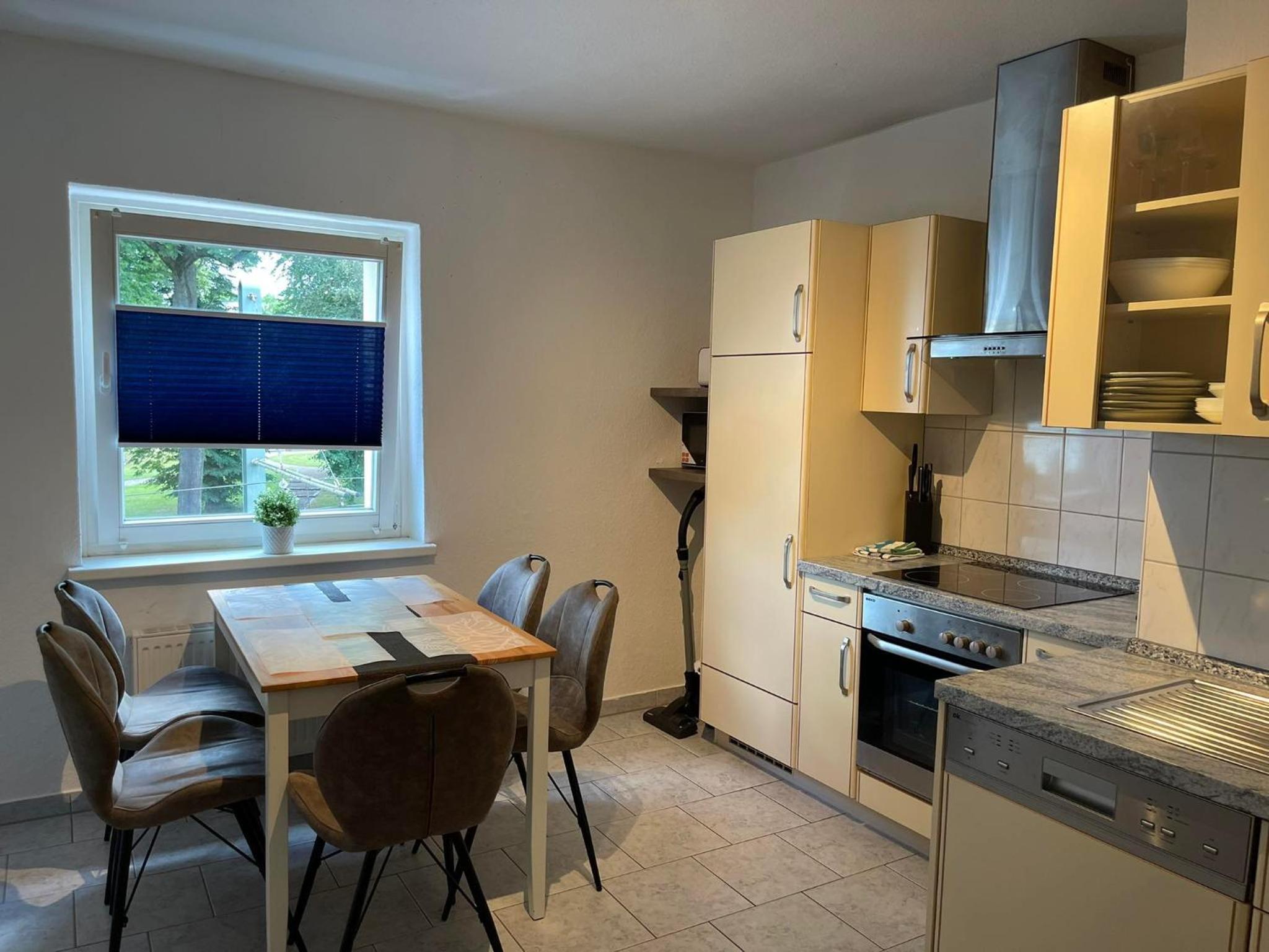 TOP LAGE 2 Zimmerwohnung mit Balkon und bester Aussicht in OG 2 links view 5