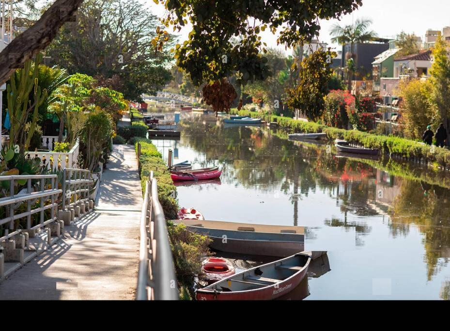 Los Angeles Vacations - Villa 3 bedrooms on Venice Beach Canal. - Property Image 43