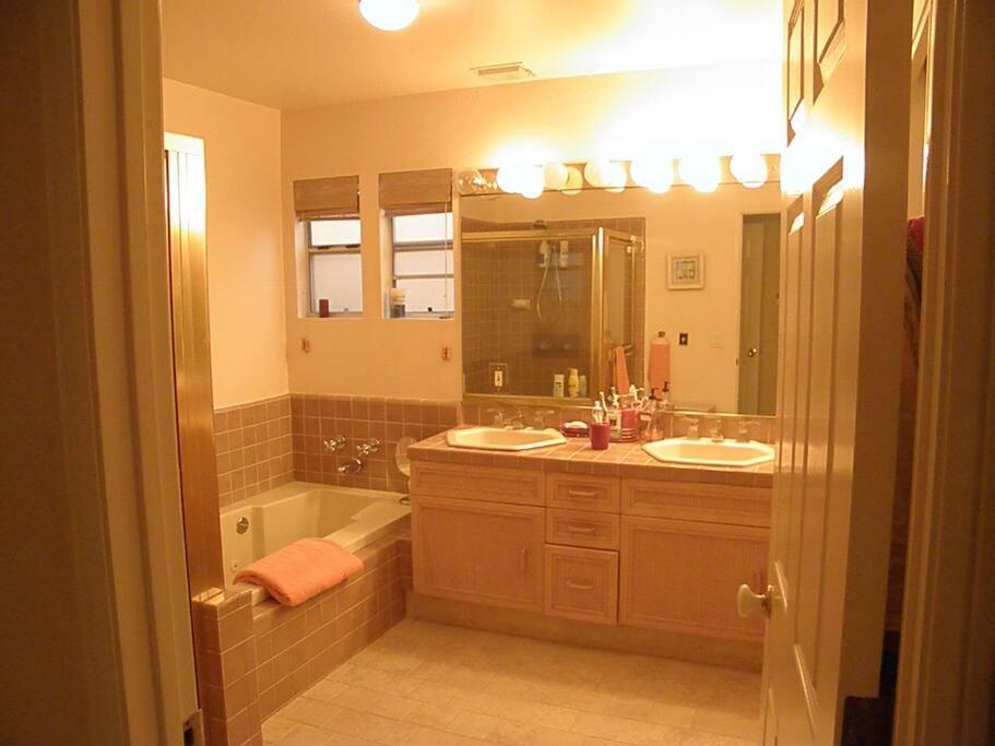 Los Angeles Vacations - Villa 3 bedrooms on Venice Beach Canal. - Property Image 48