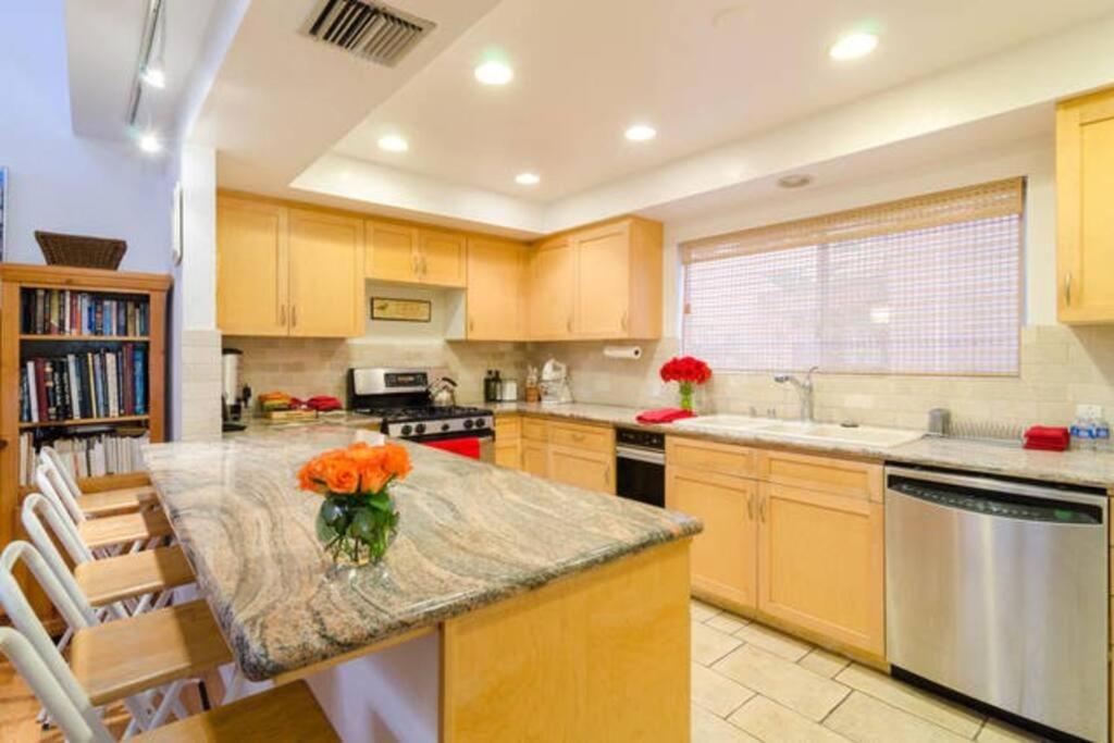 Los Angeles Vacations - Villa 3 bedrooms on Venice Beach Canal. - Property Image 52