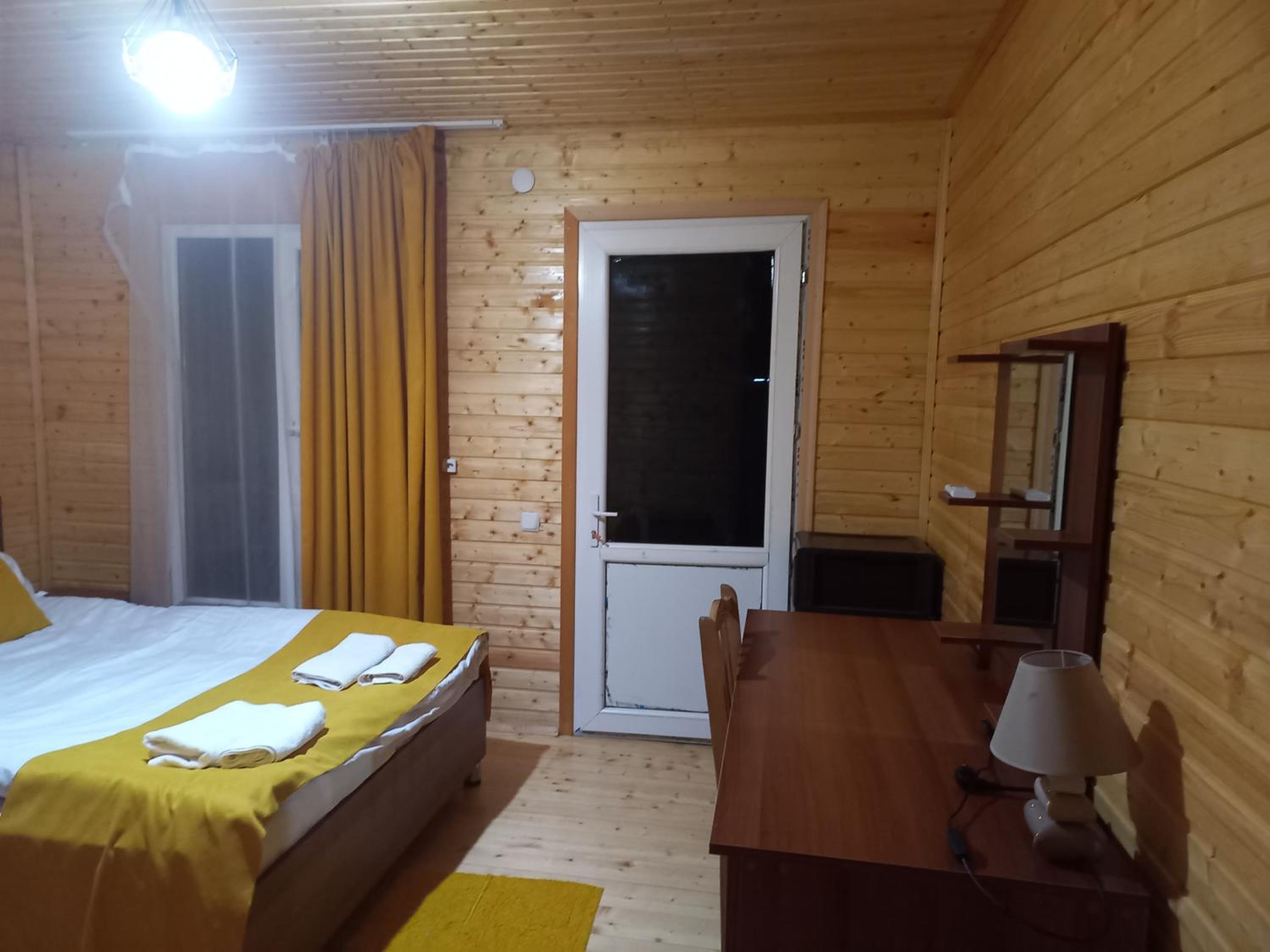 Cottage and Gigo Papa's Wine Cellar view 4
