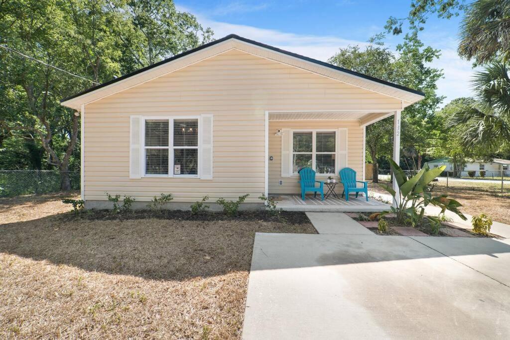 NEW Modern Bungalow Close to Downtown! Fully Fenced Yard view 2