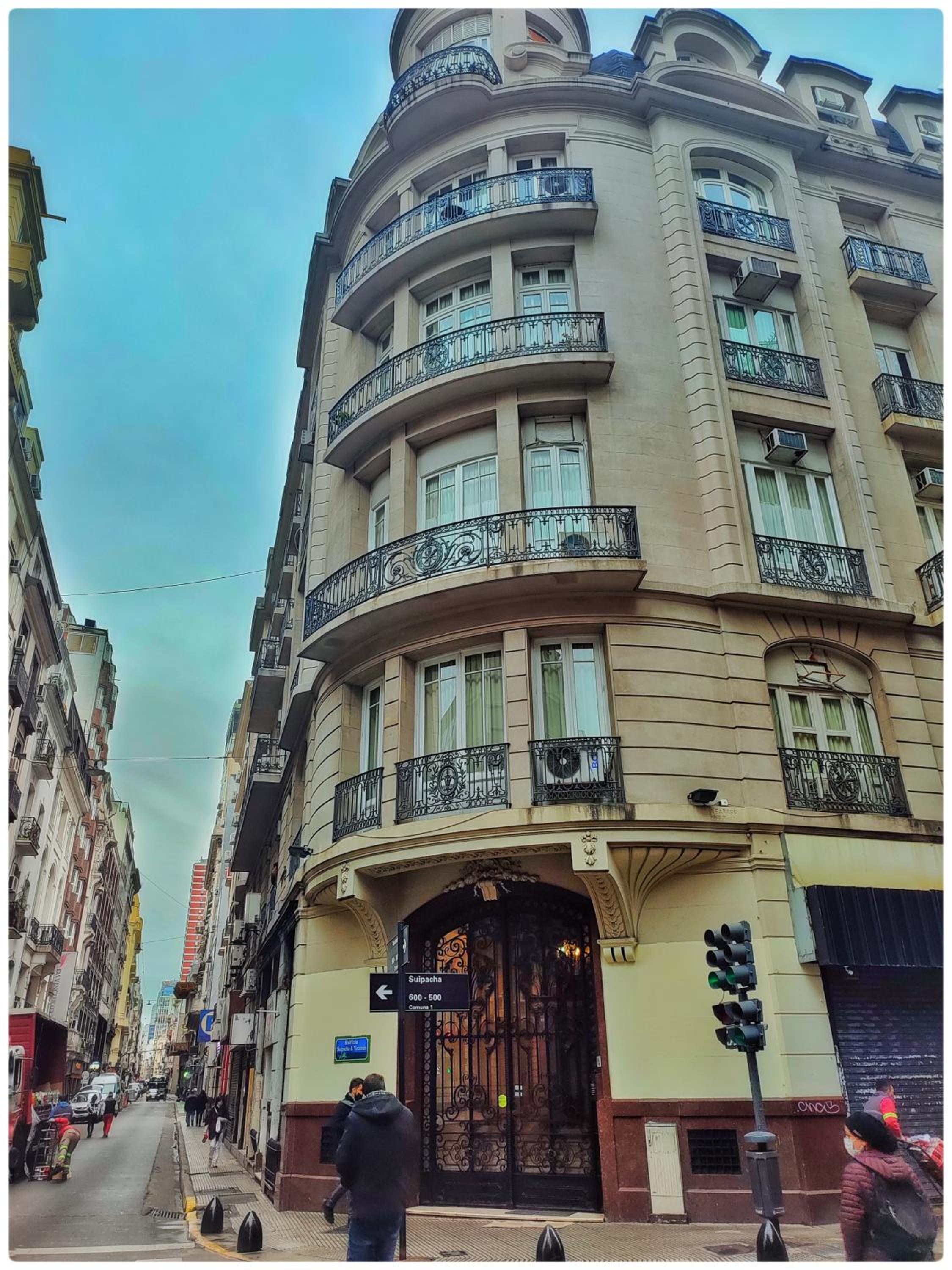Casa Dante, no cash payments