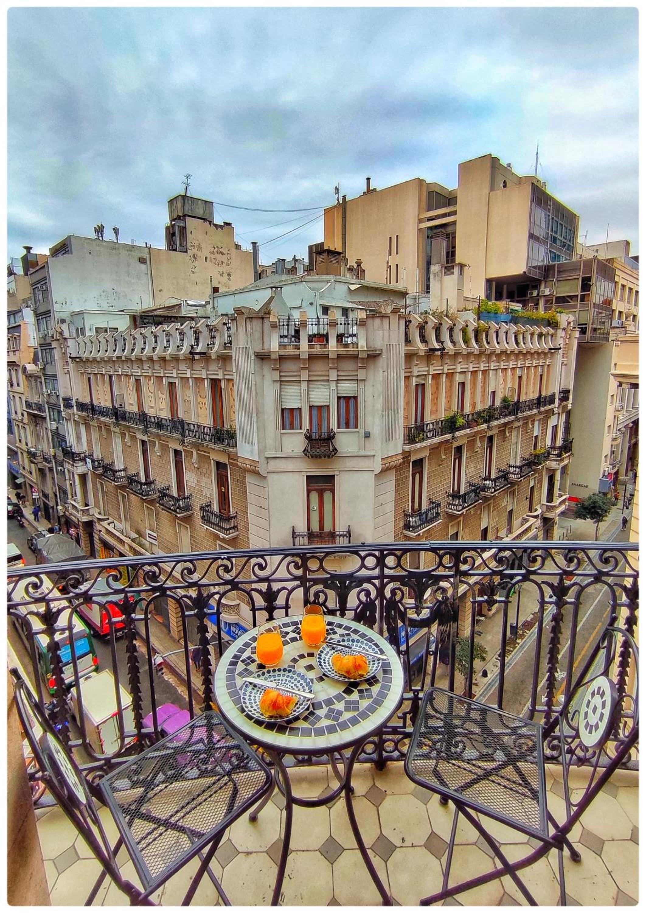 Casa Dante, no cash payments