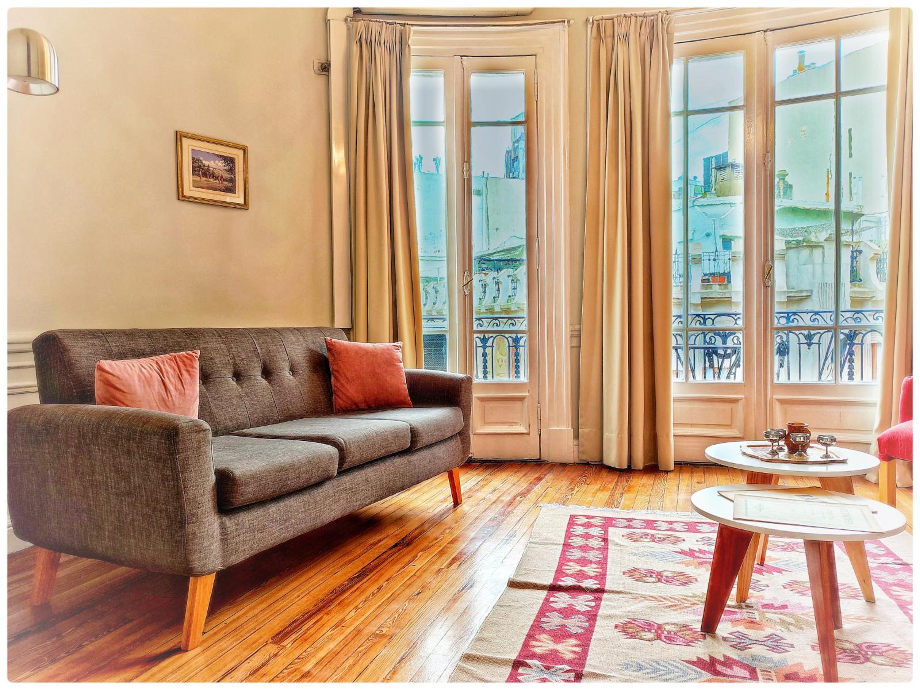 Casa Dante, no cash payments