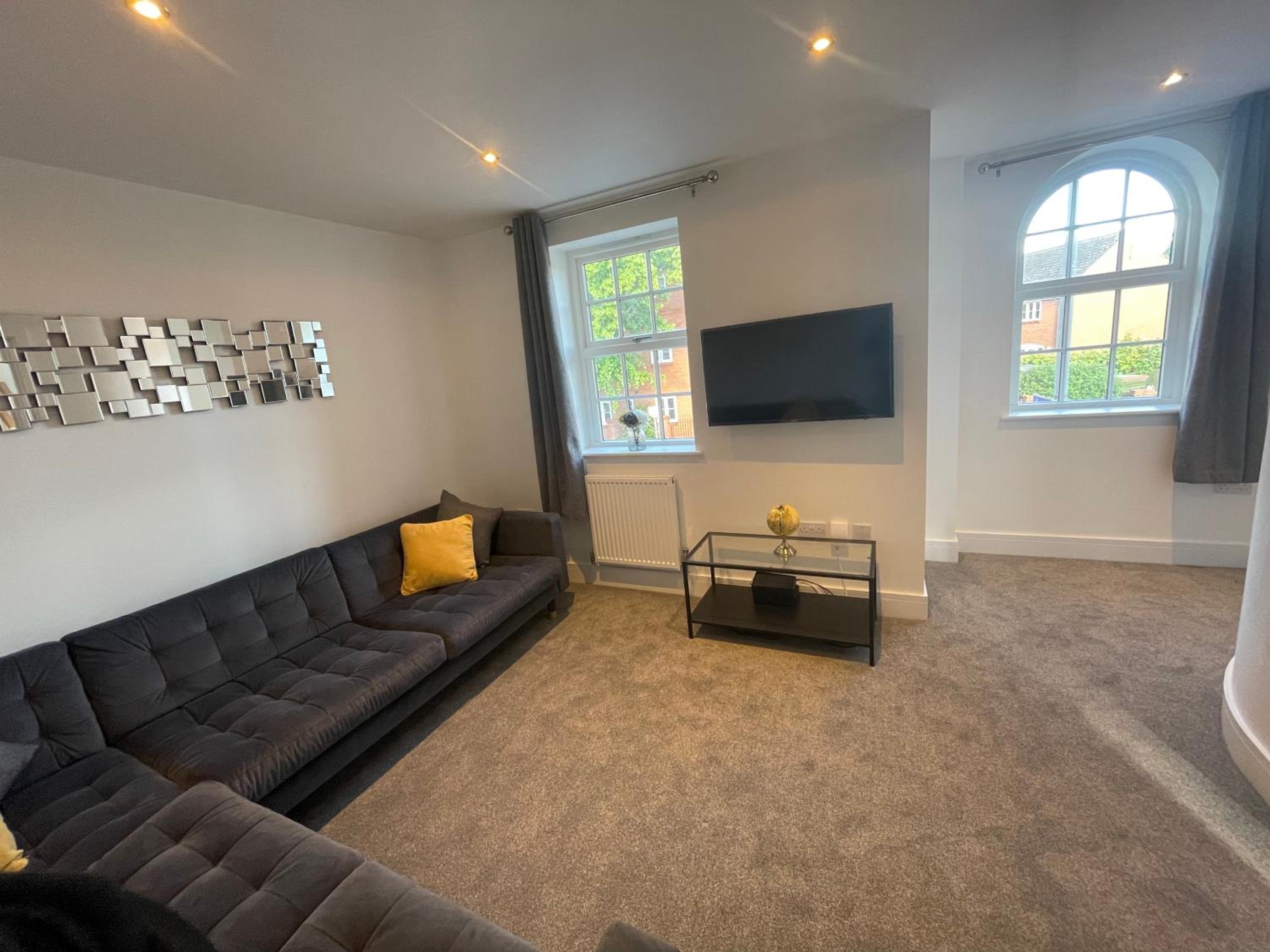 Stunning New Townhouse in the Heart of Warwick view 3