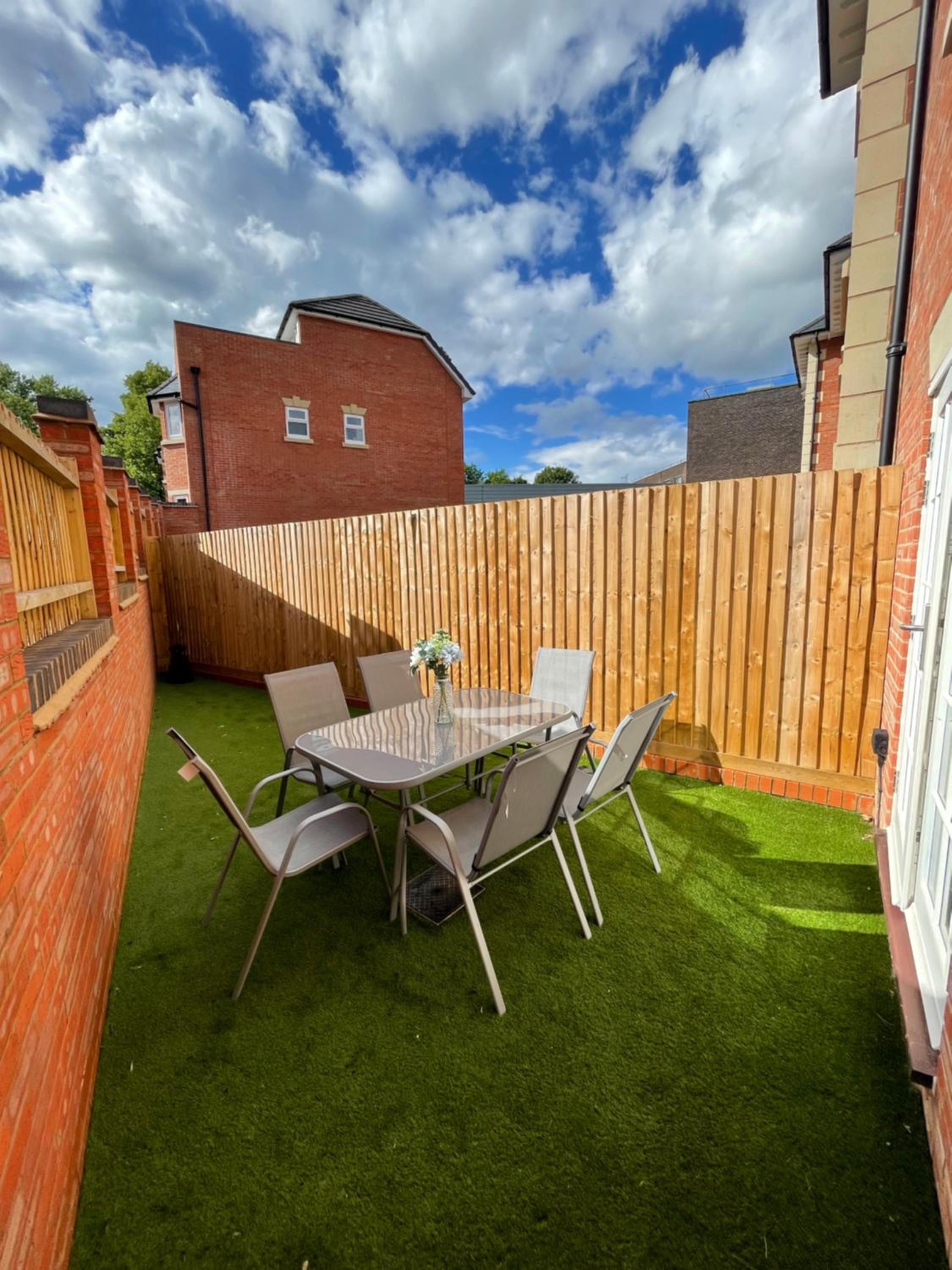 Stunning New Townhouse in the Heart of Warwick view 4