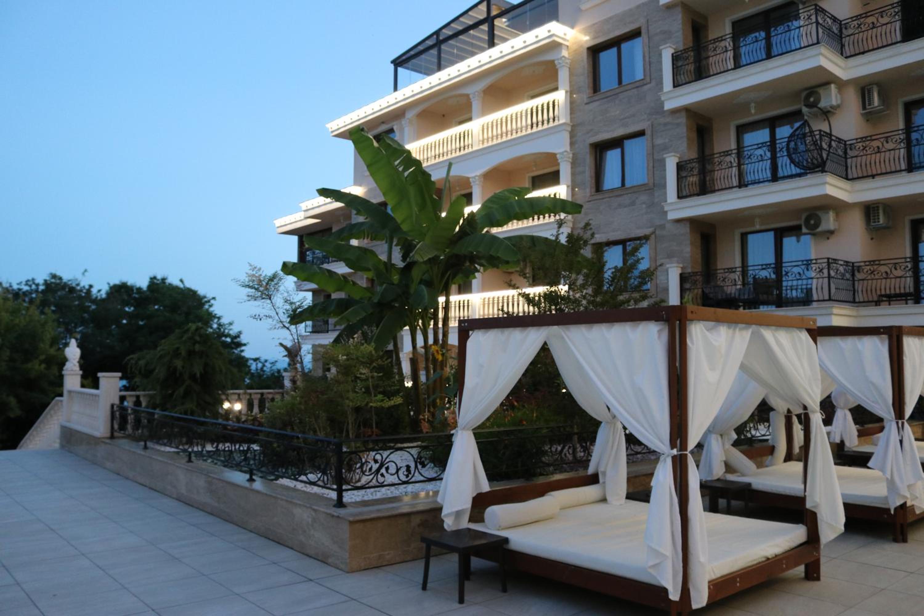 Valencia Gardens Luxury Studios