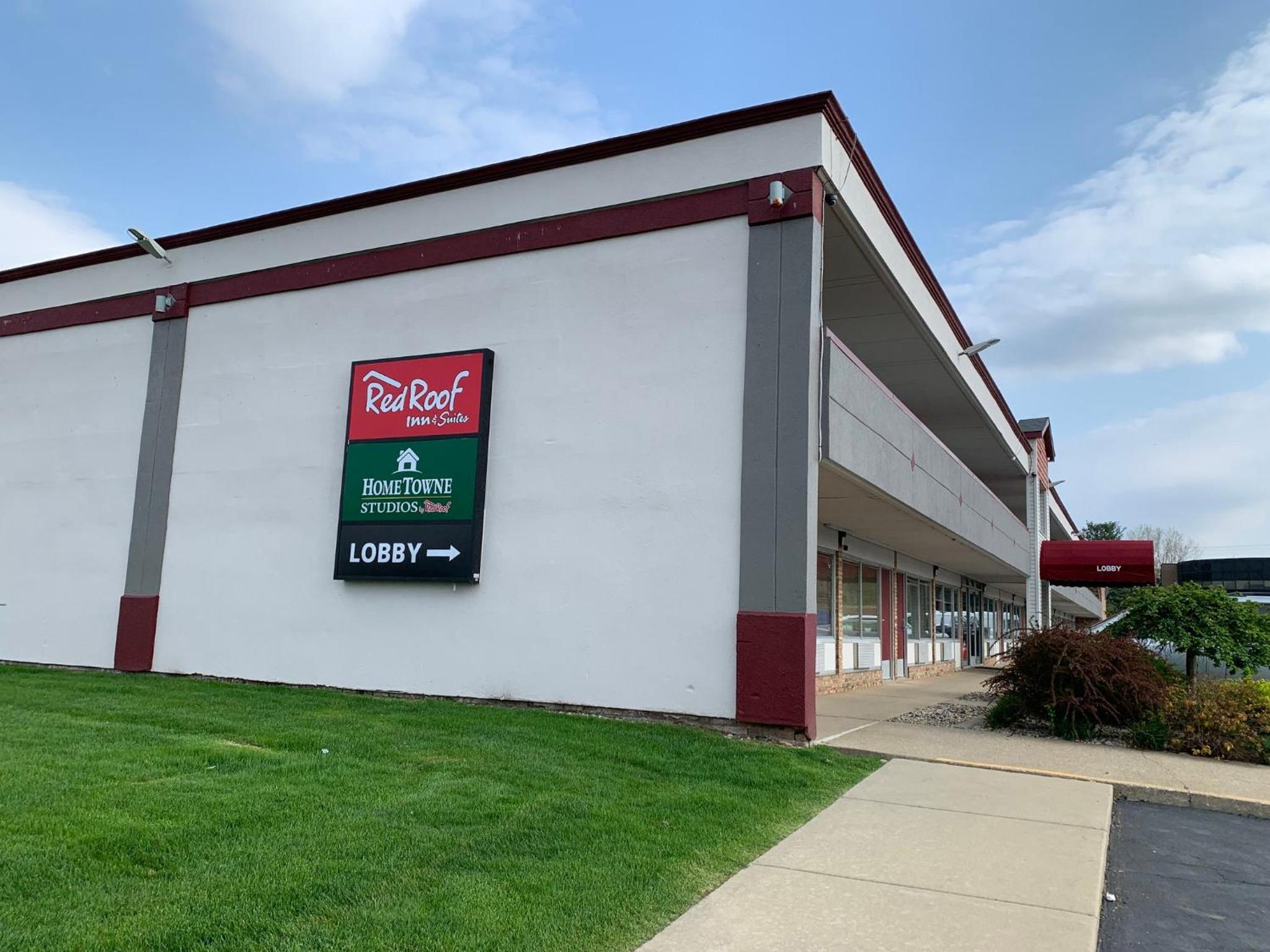 Coldwater Vacations - HomeTowne Studios by Red Roof Battle Creek - Property Image 1