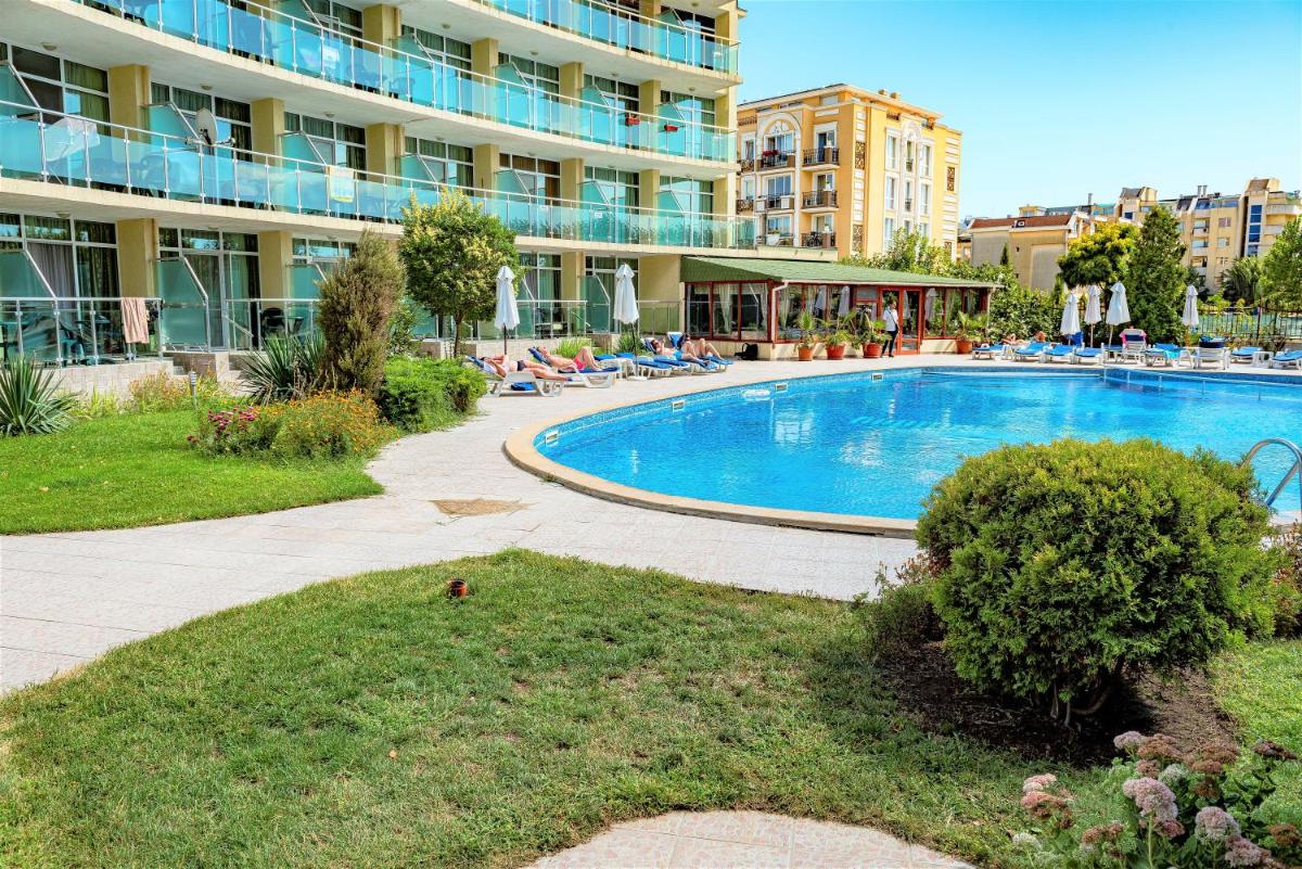 Julia Family - Menada Apartments