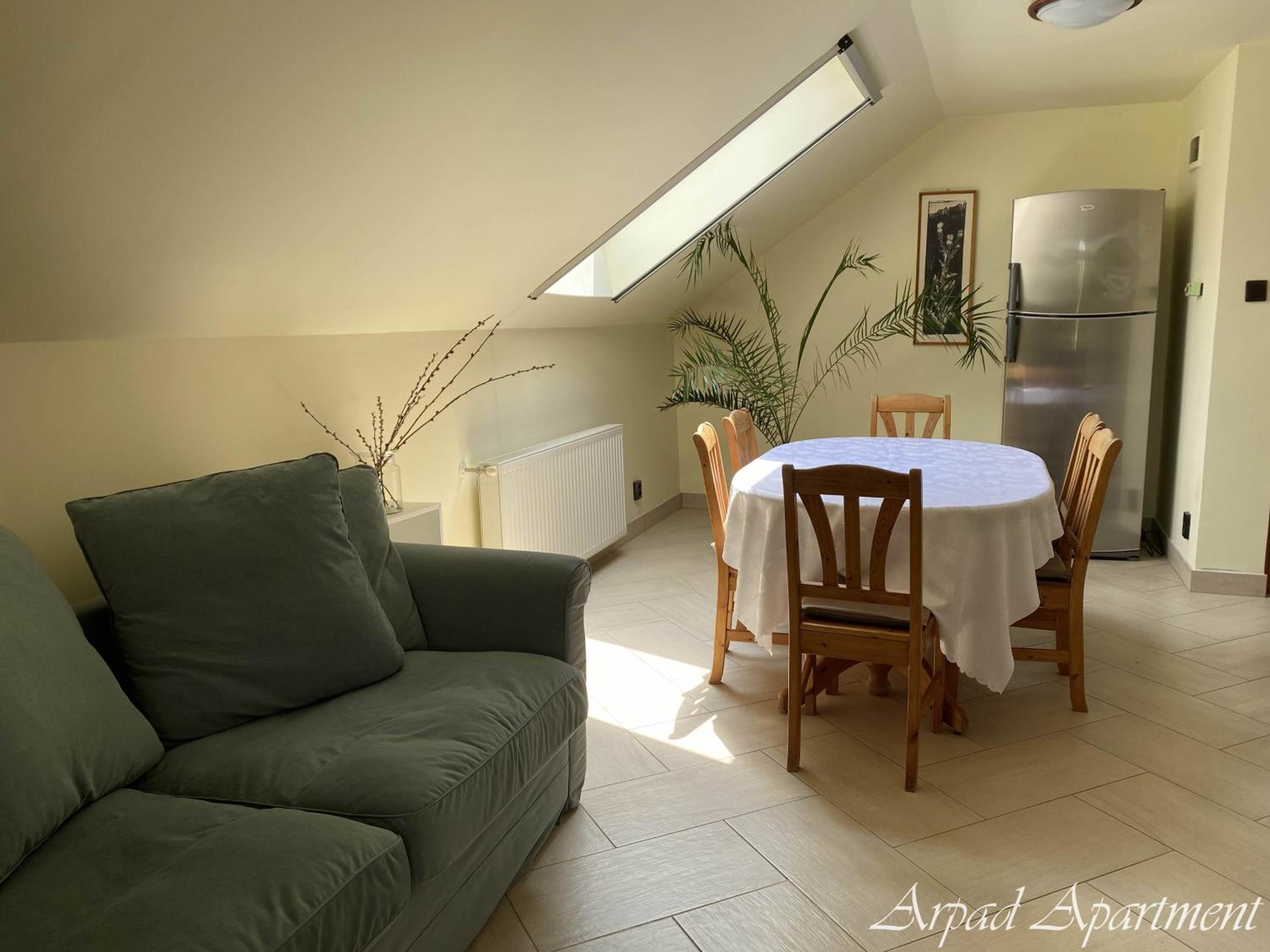 Árpád Apartman - 3 Bedroom Family Apartment with Parking