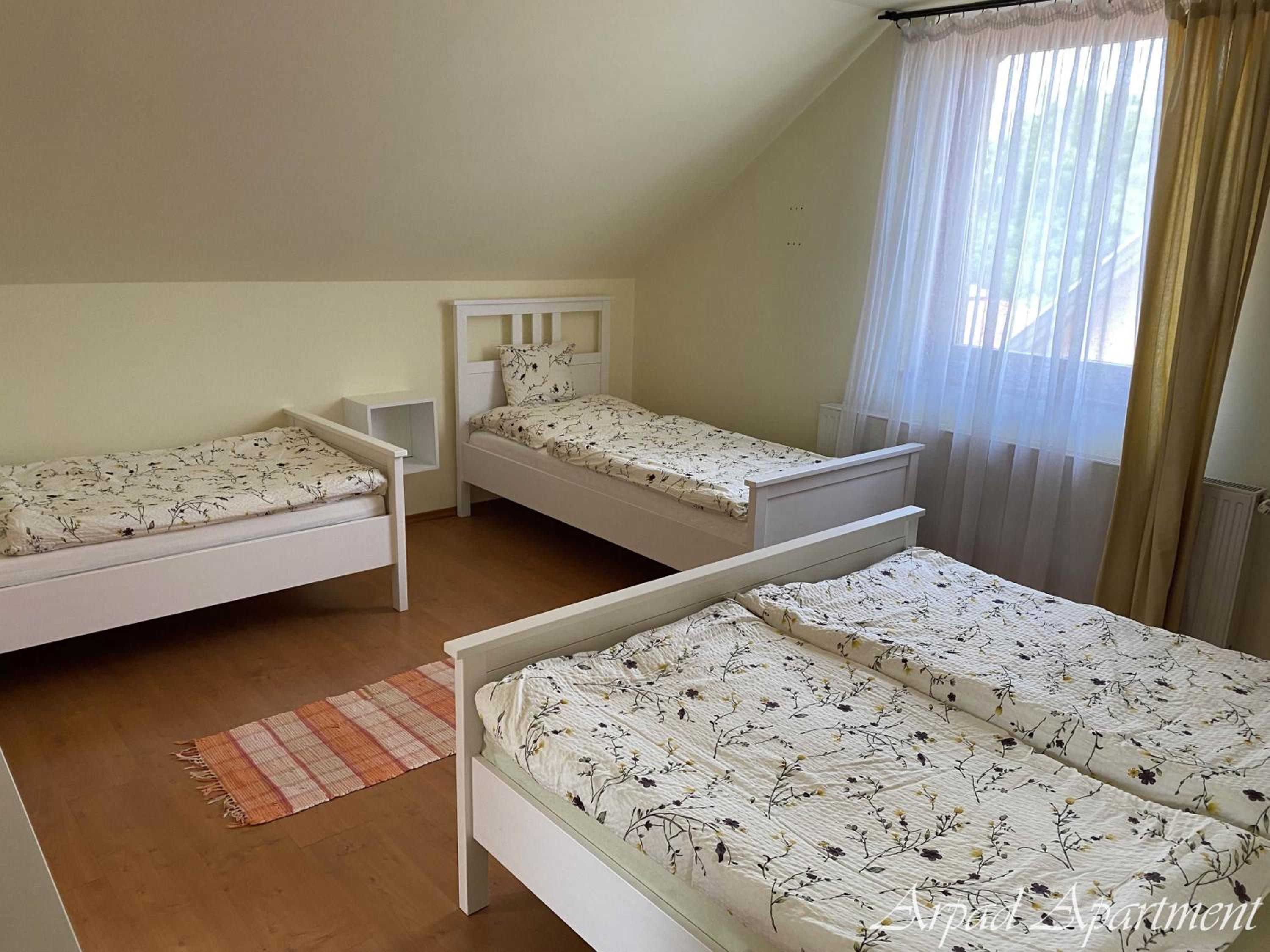 Árpád Apartman - 3 Bedroom Family Apartment with Parking