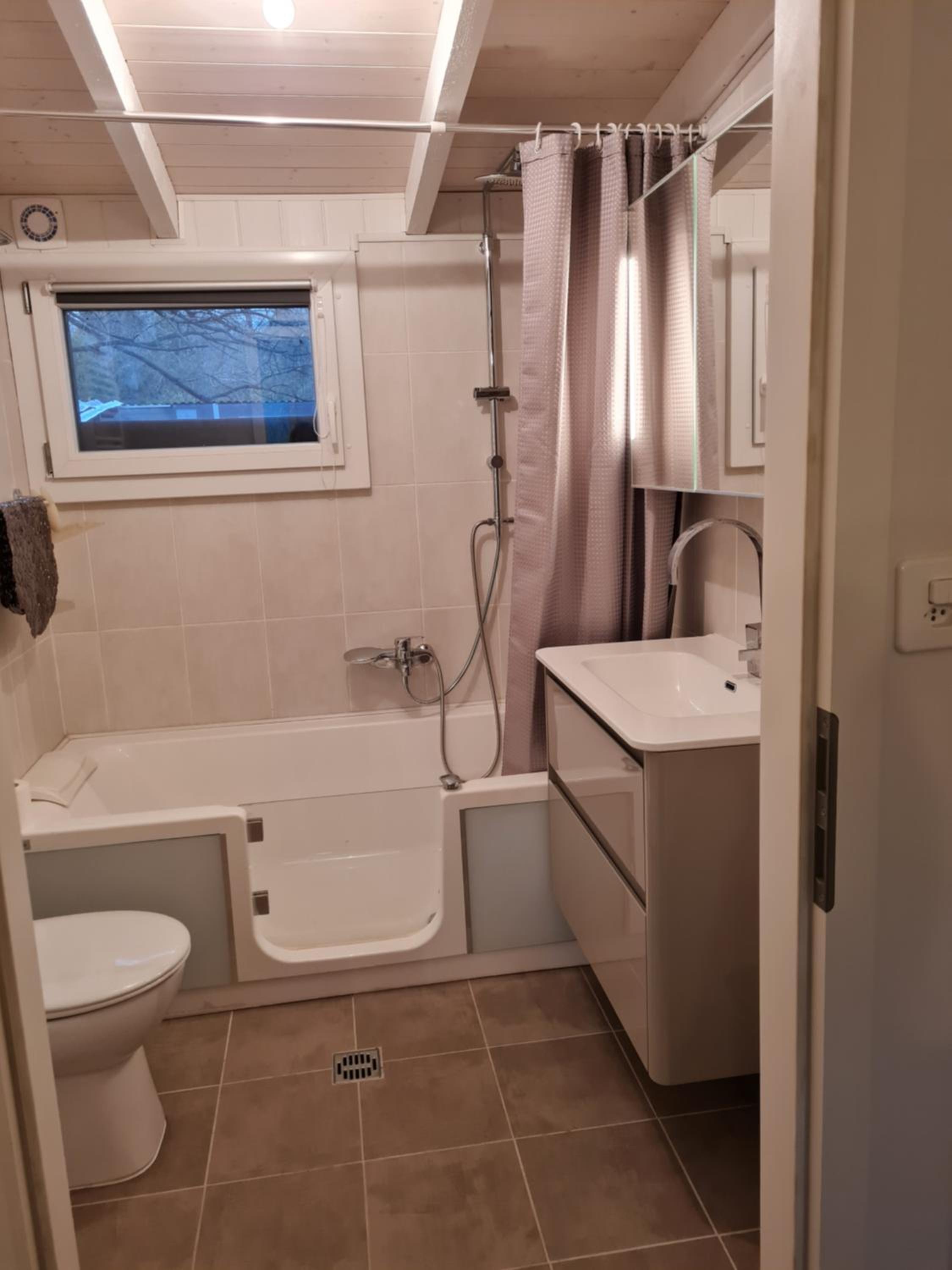 Rhône Cottage 4, villa, jardin, vélos, balançoires, jeux, 200m étang Vieux Rhône