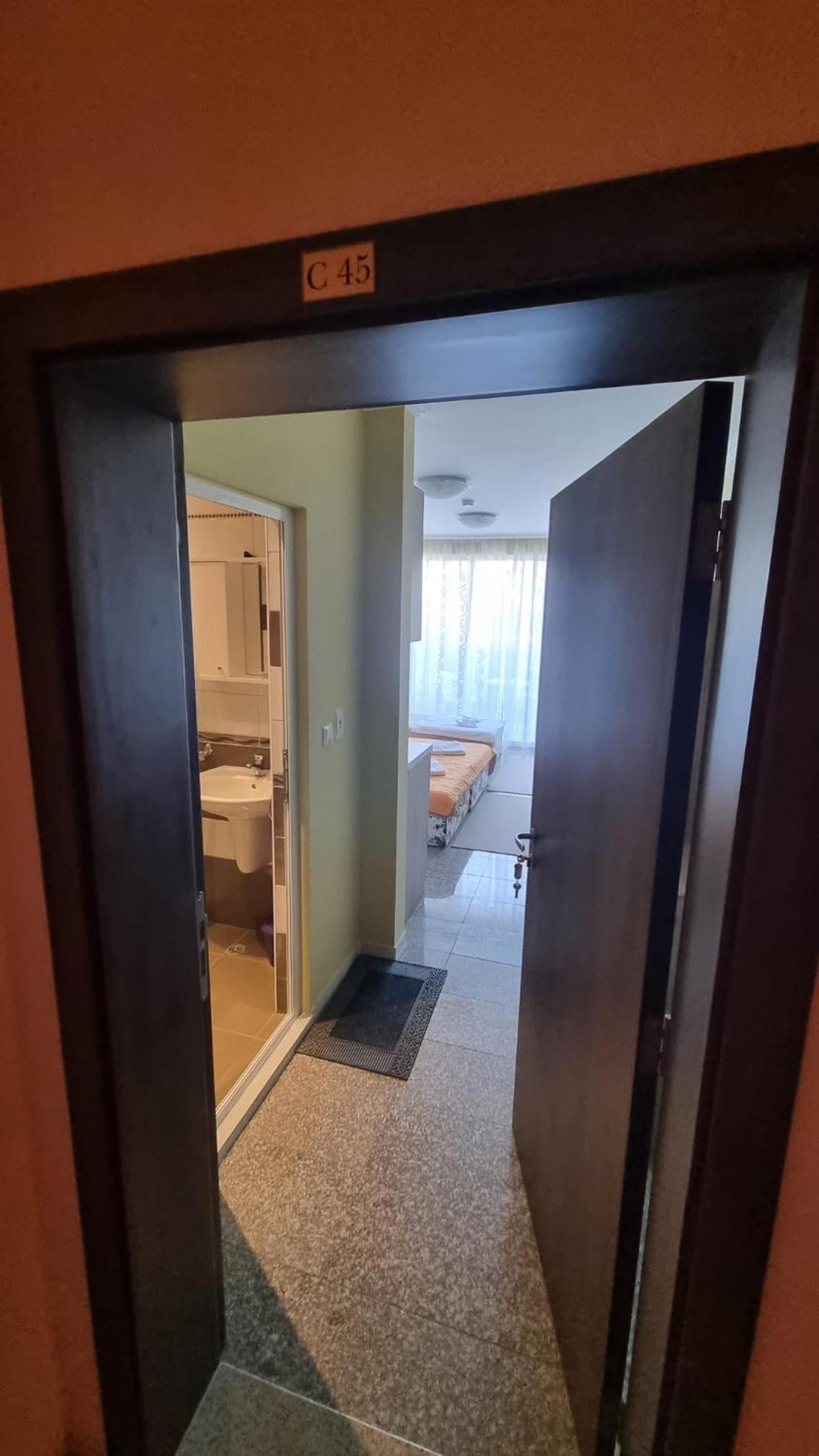ADMIRAL PLAZA C 45 One Bedroom Apartment