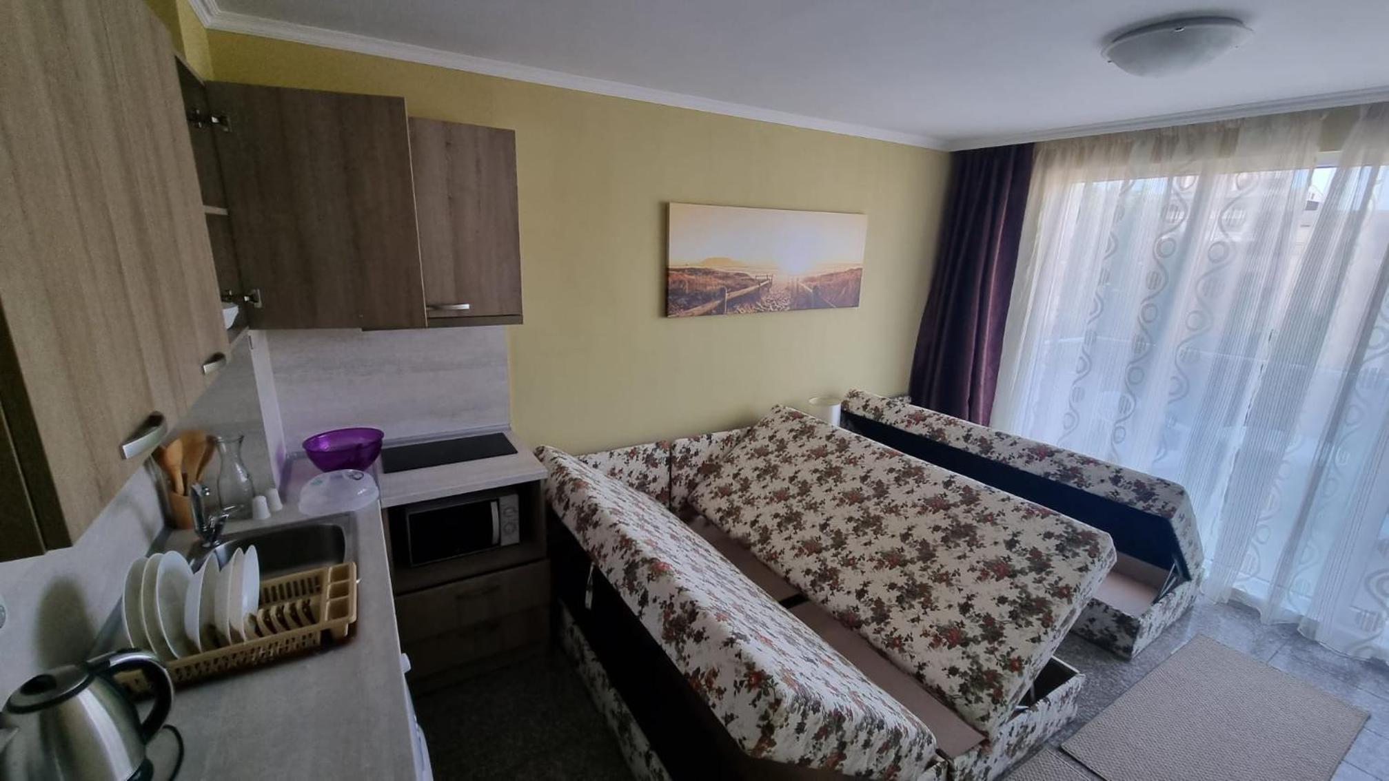 ADMIRAL PLAZA C 45 One Bedroom Apartment