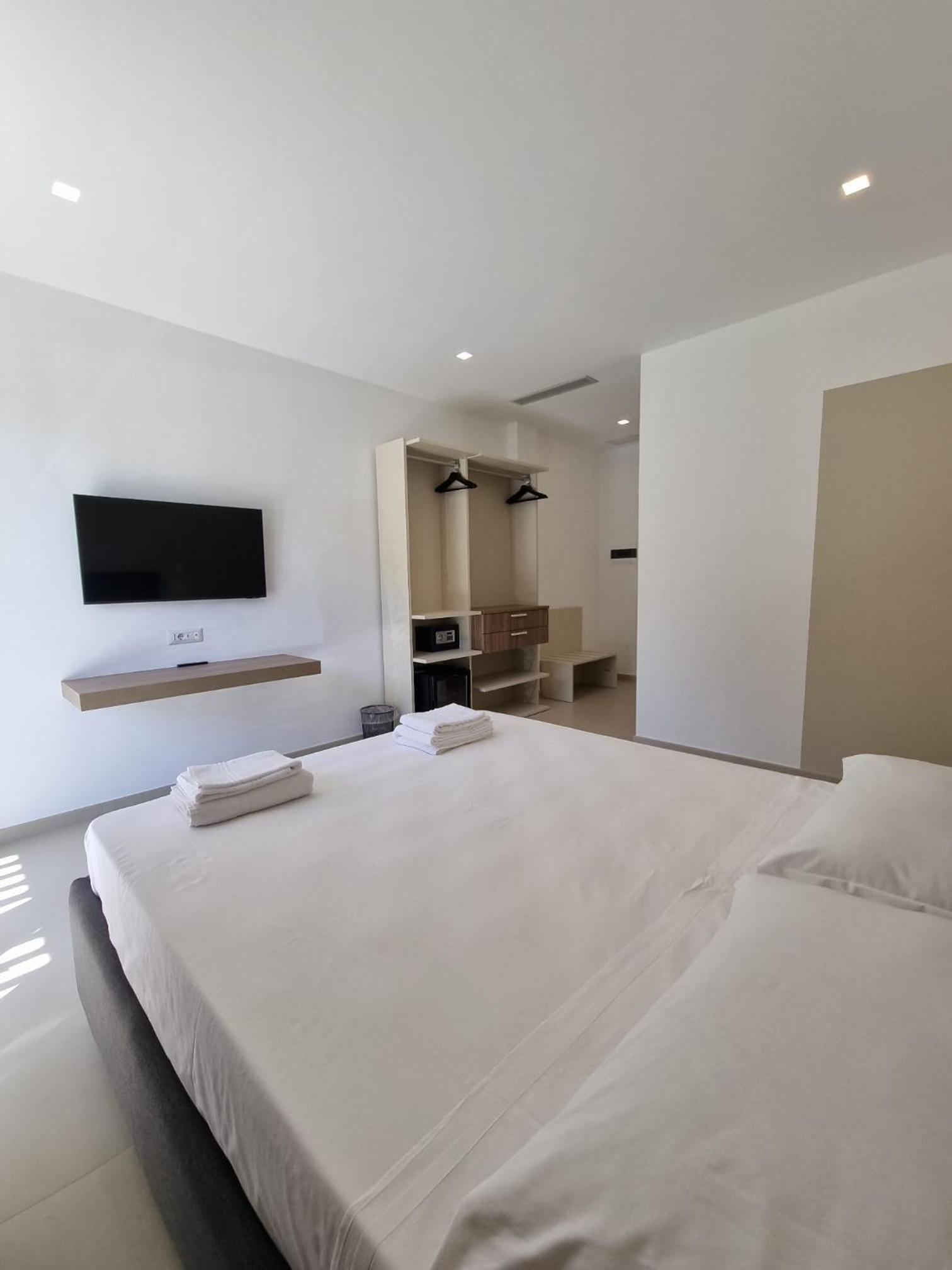 Marea Retreat Rooms