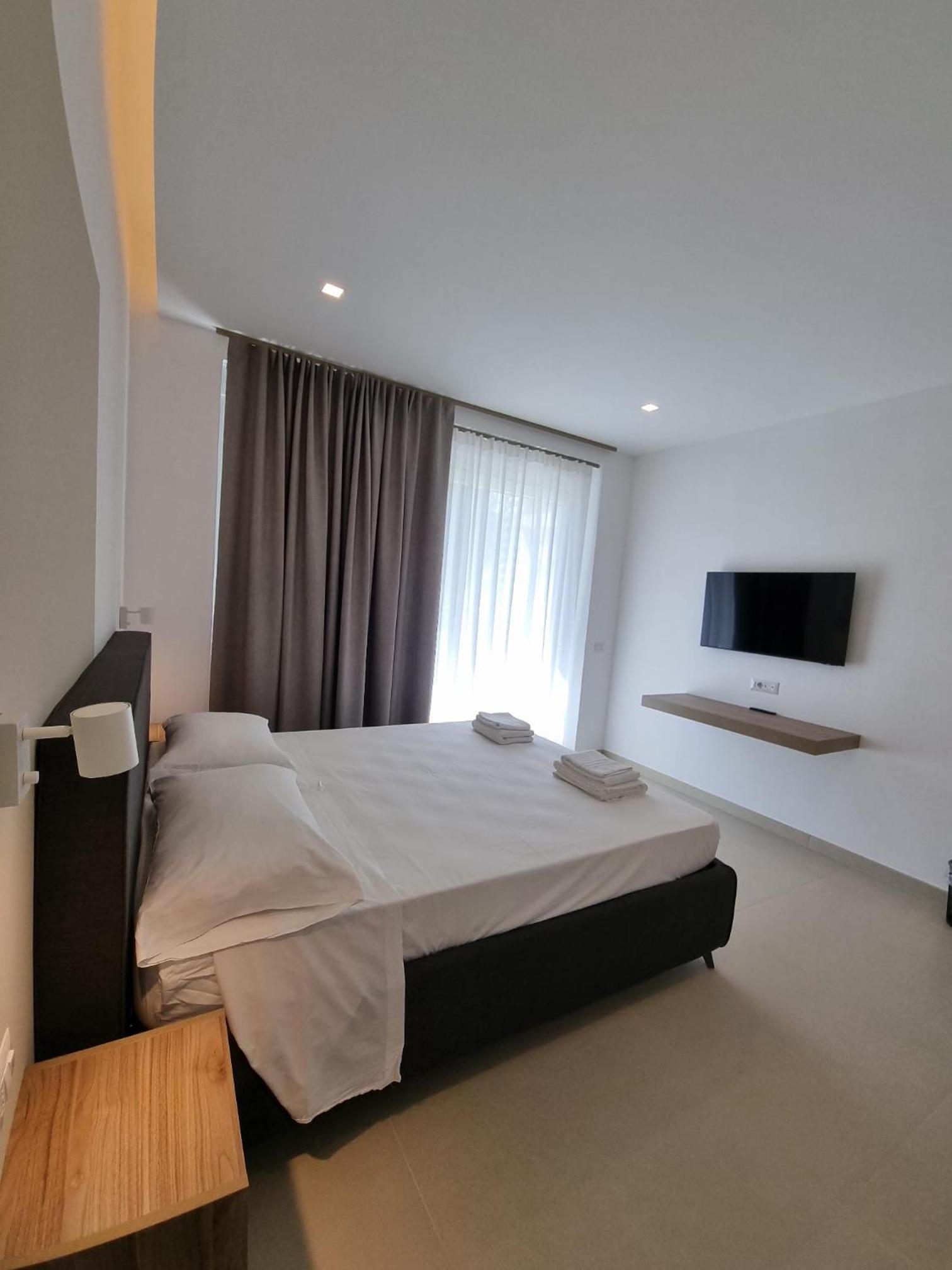 Marea Retreat Rooms