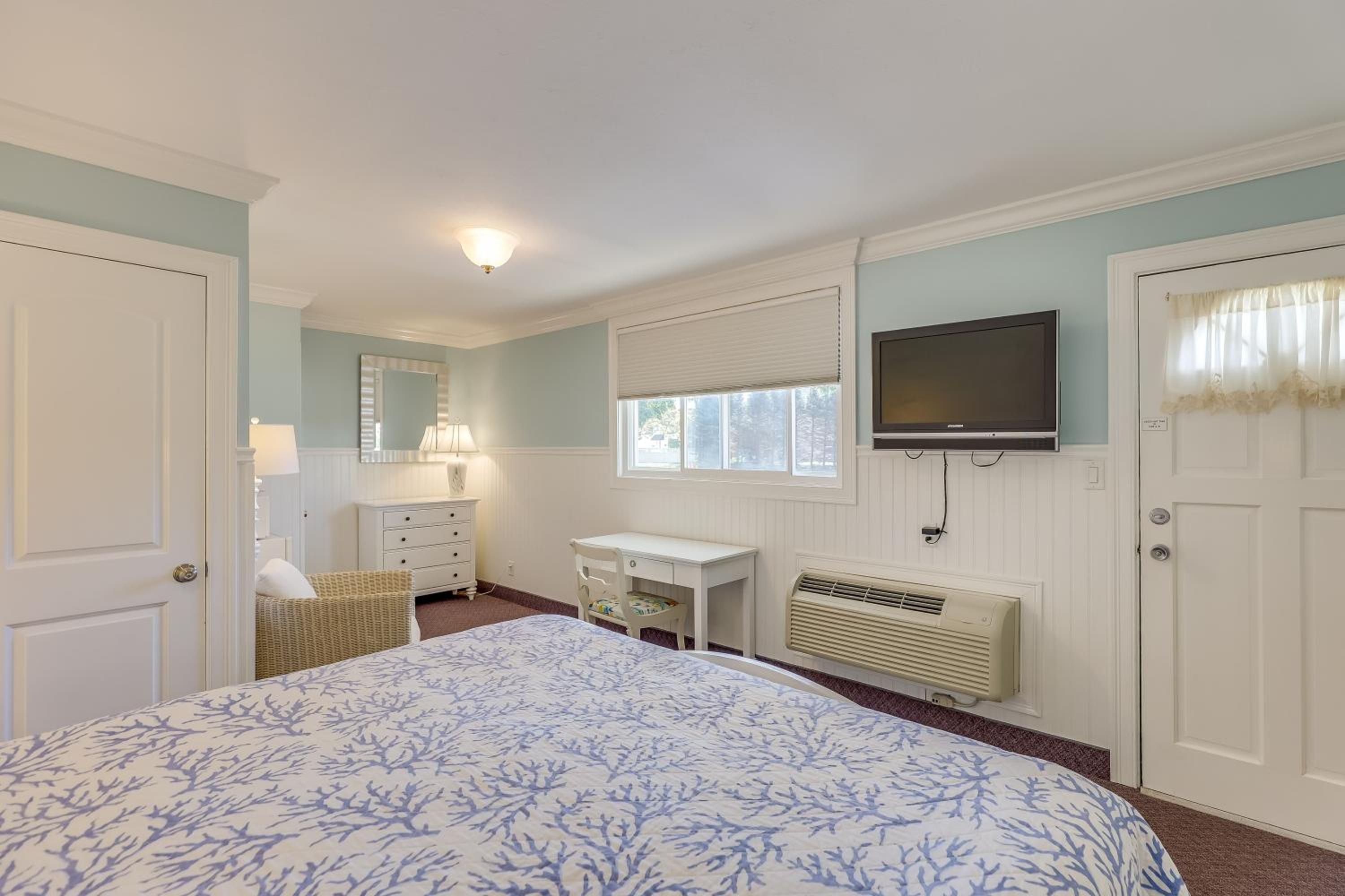 Falmouth Heights Motor Lodge