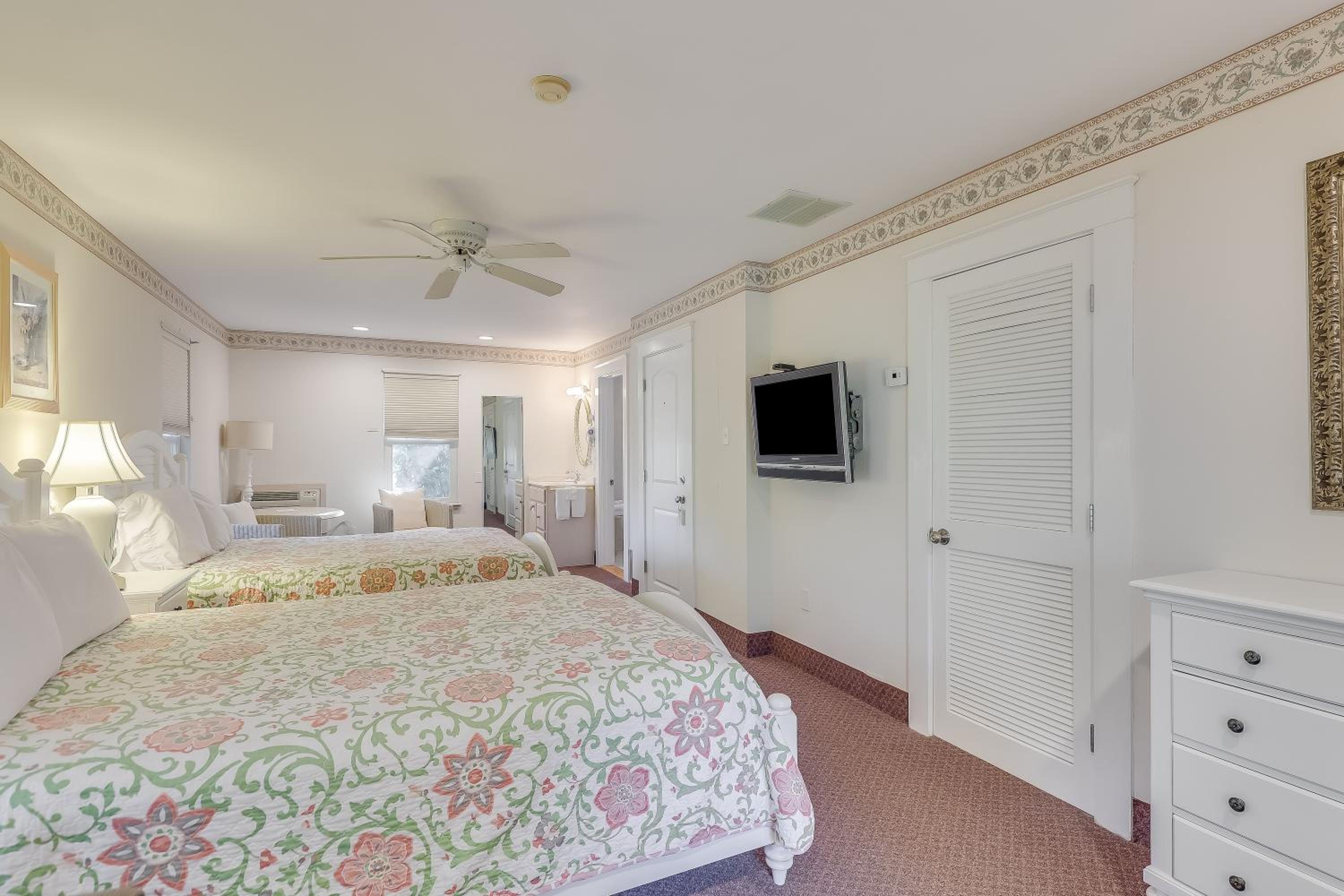 Falmouth Heights Motor Lodge