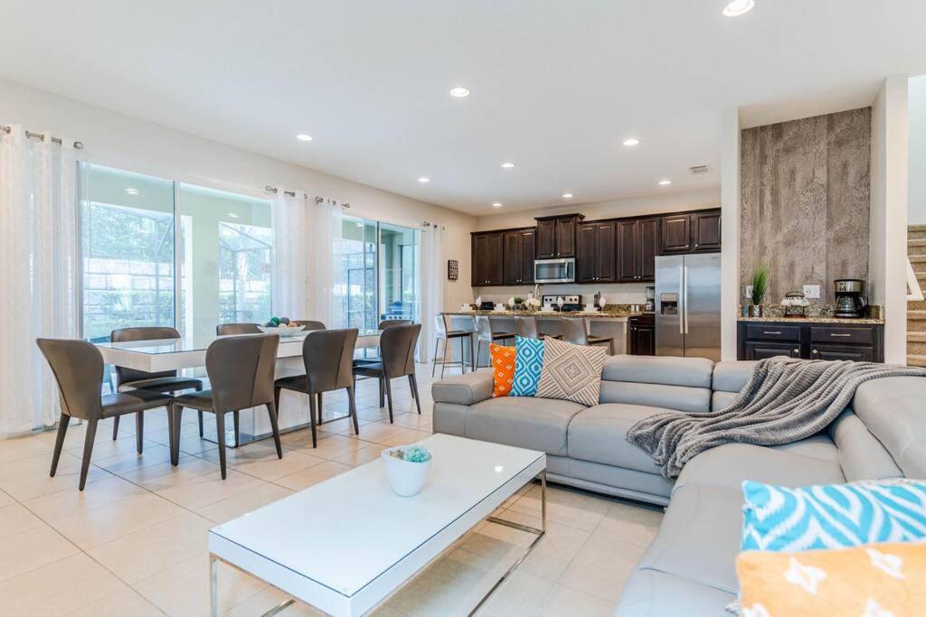 Encore Resort 5 Bedroom Home with Pool 2201