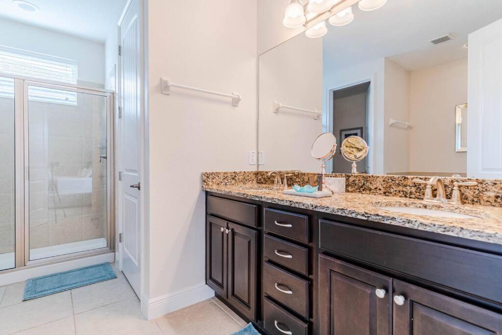 Encore Resort 5 Bedroom Home with Pool 2201