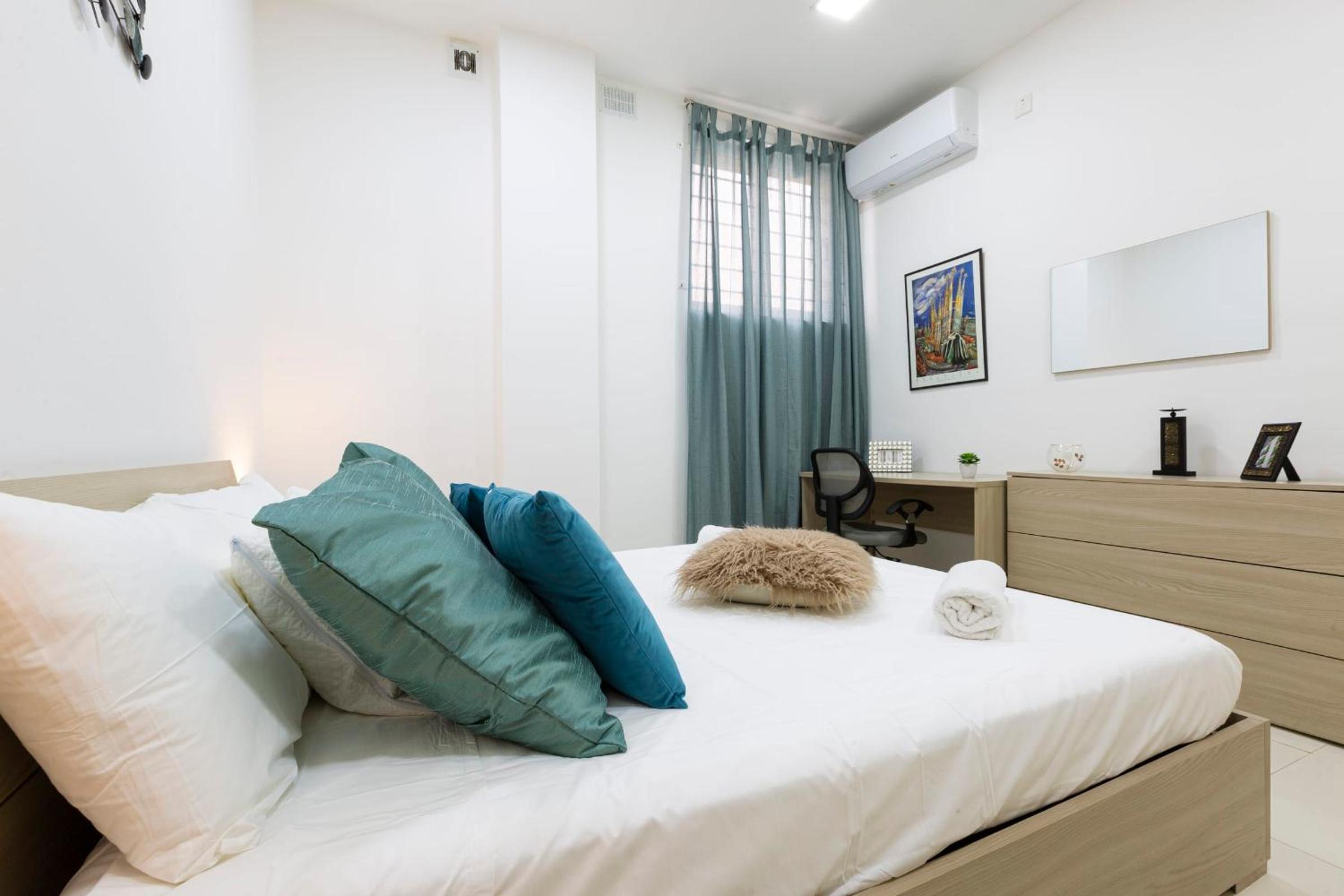 Brand new apartment in Sliema 2 min by the sea view 3