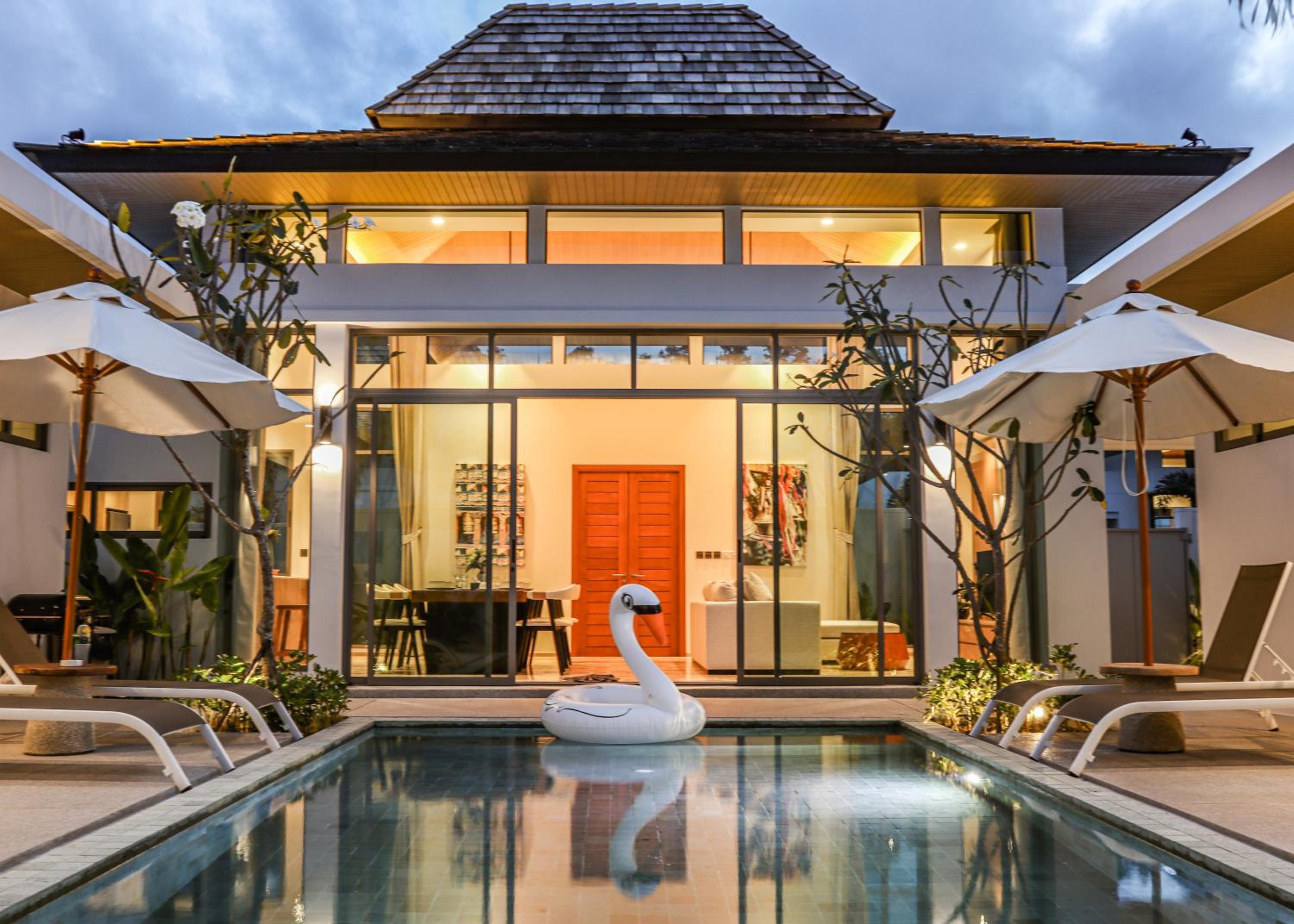 Shambhala grand villa by Cozy Lake view 4