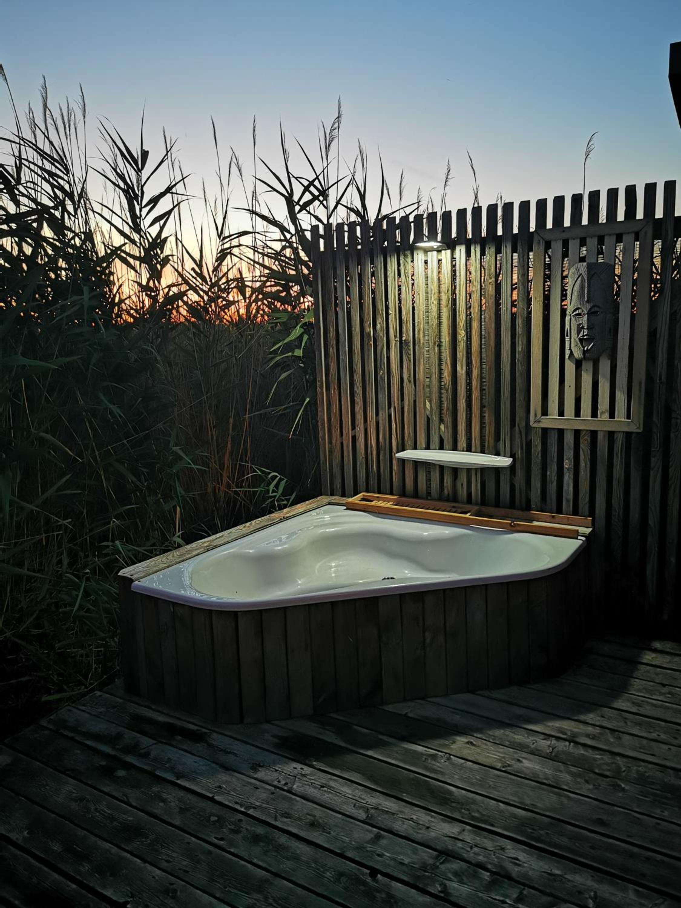 Pfahlbau Sunset I Toplage Elektroboot inklusive