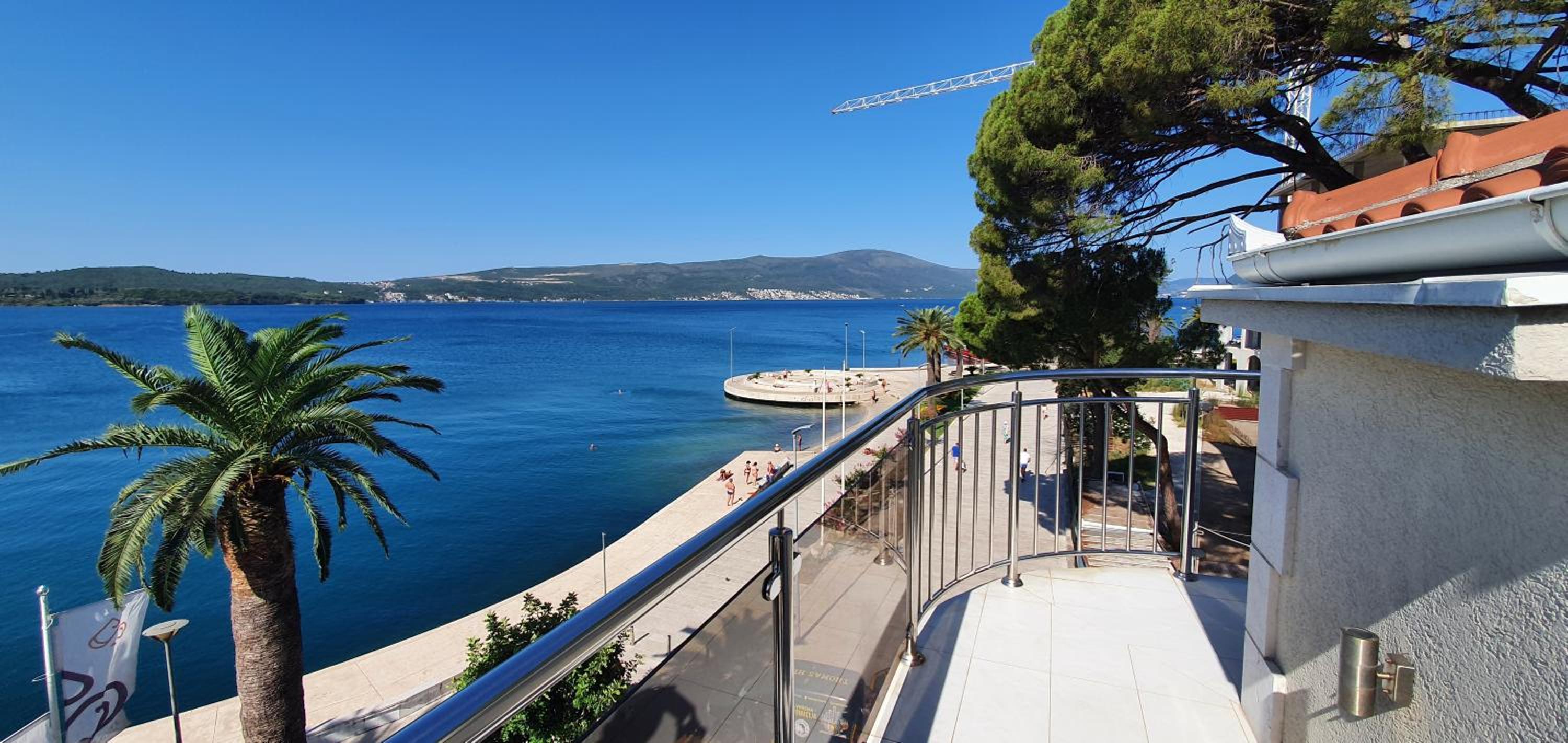 Penthouse by the Sea view 4