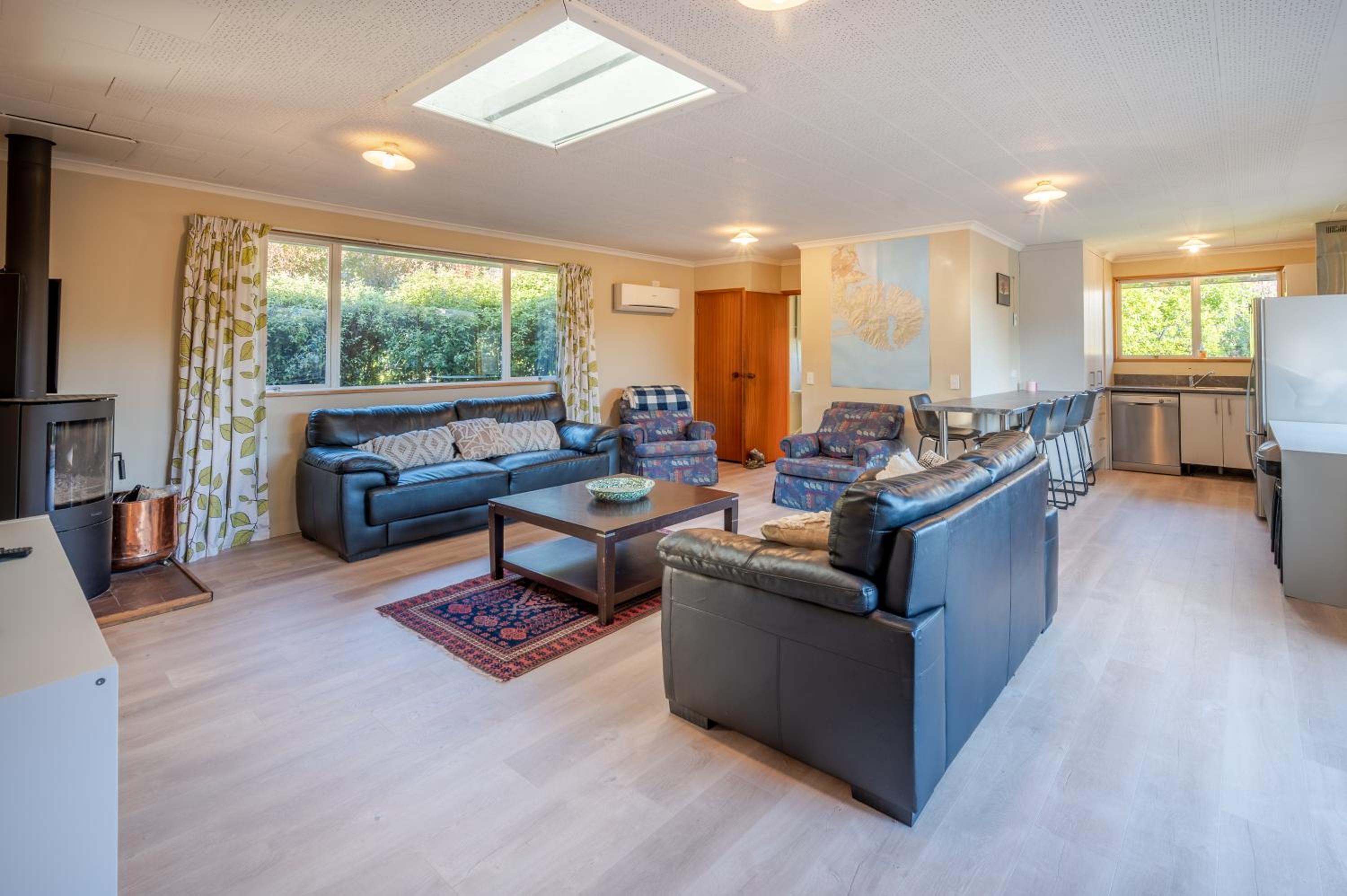 Woodills Wonderland - Akaroa Holiday Home view 3