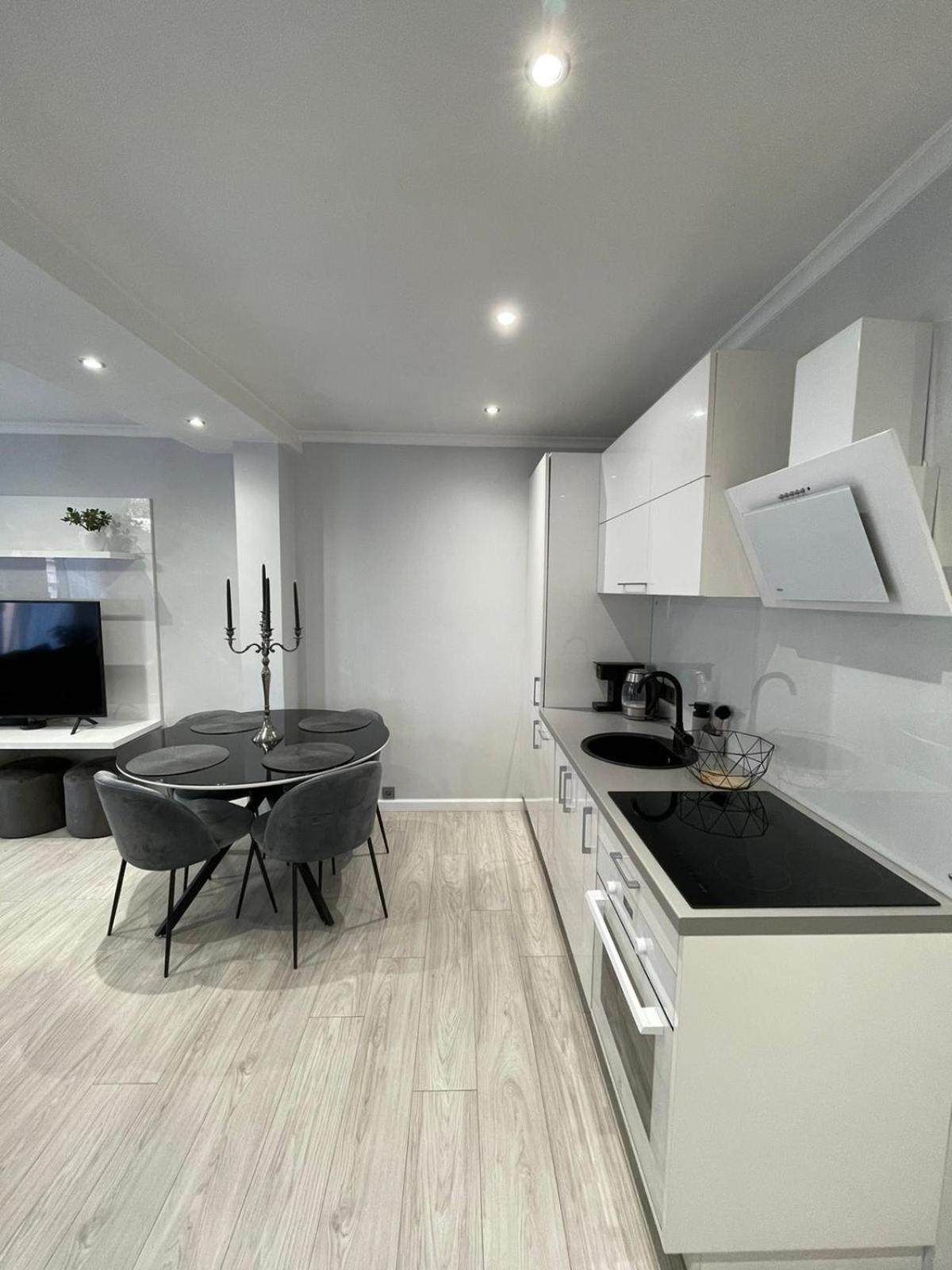 Brother street apartment view 5