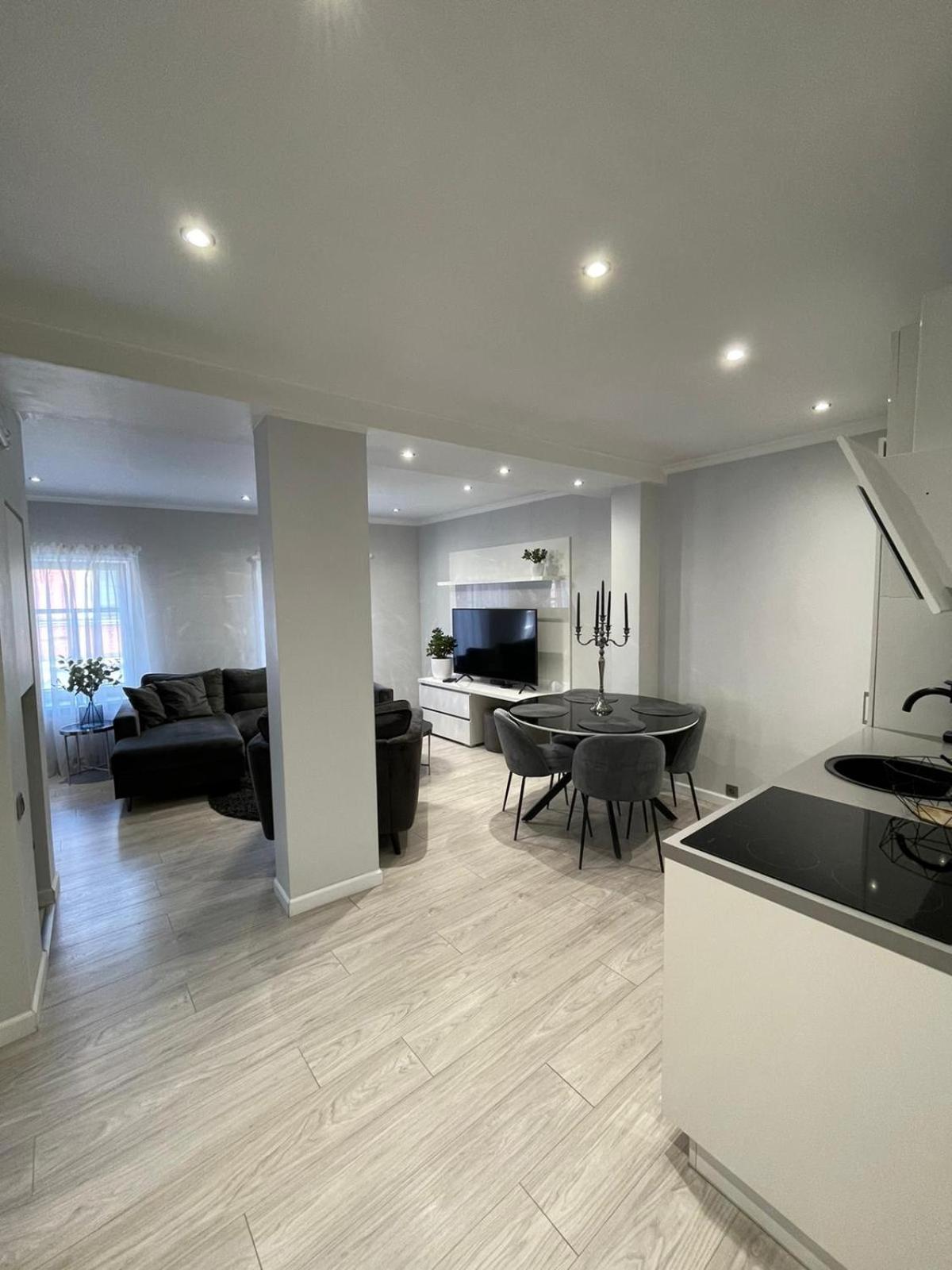 Brother street apartment view 4