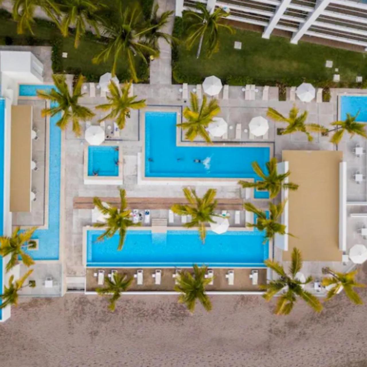 Apartamento con Piscina Frente al Mar en Puerto Vallarta view 3