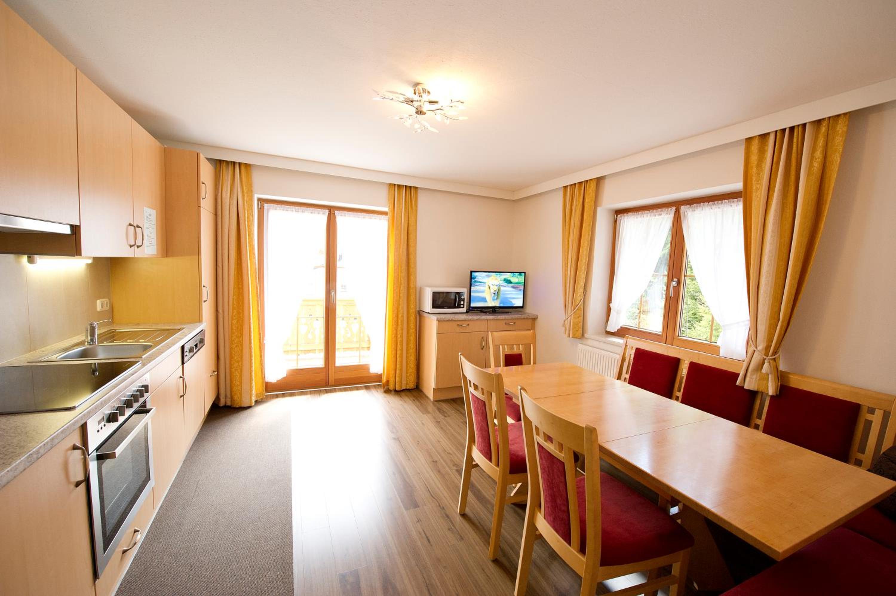 Chalet & Apartments Tiroler Bua