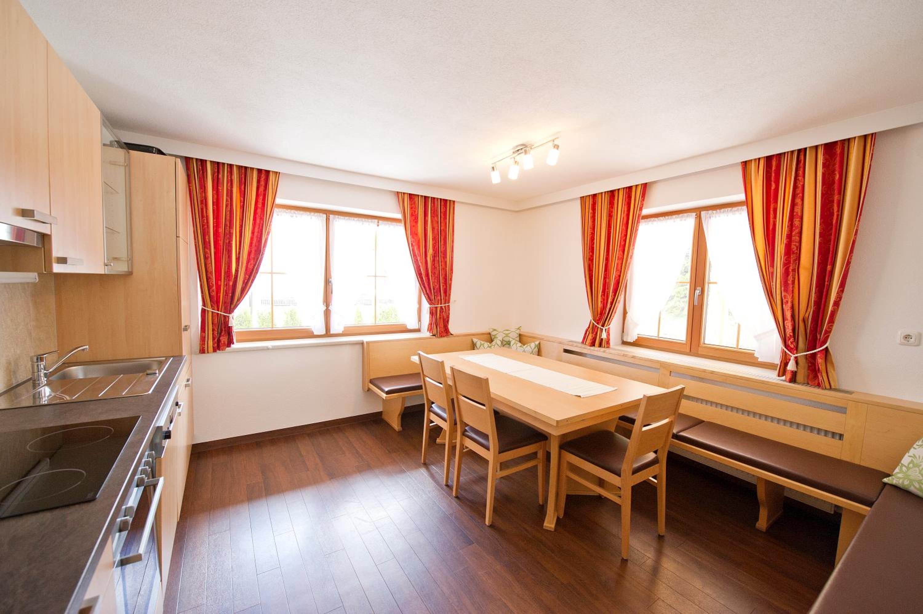 Chalet & Apartments Tiroler Bua