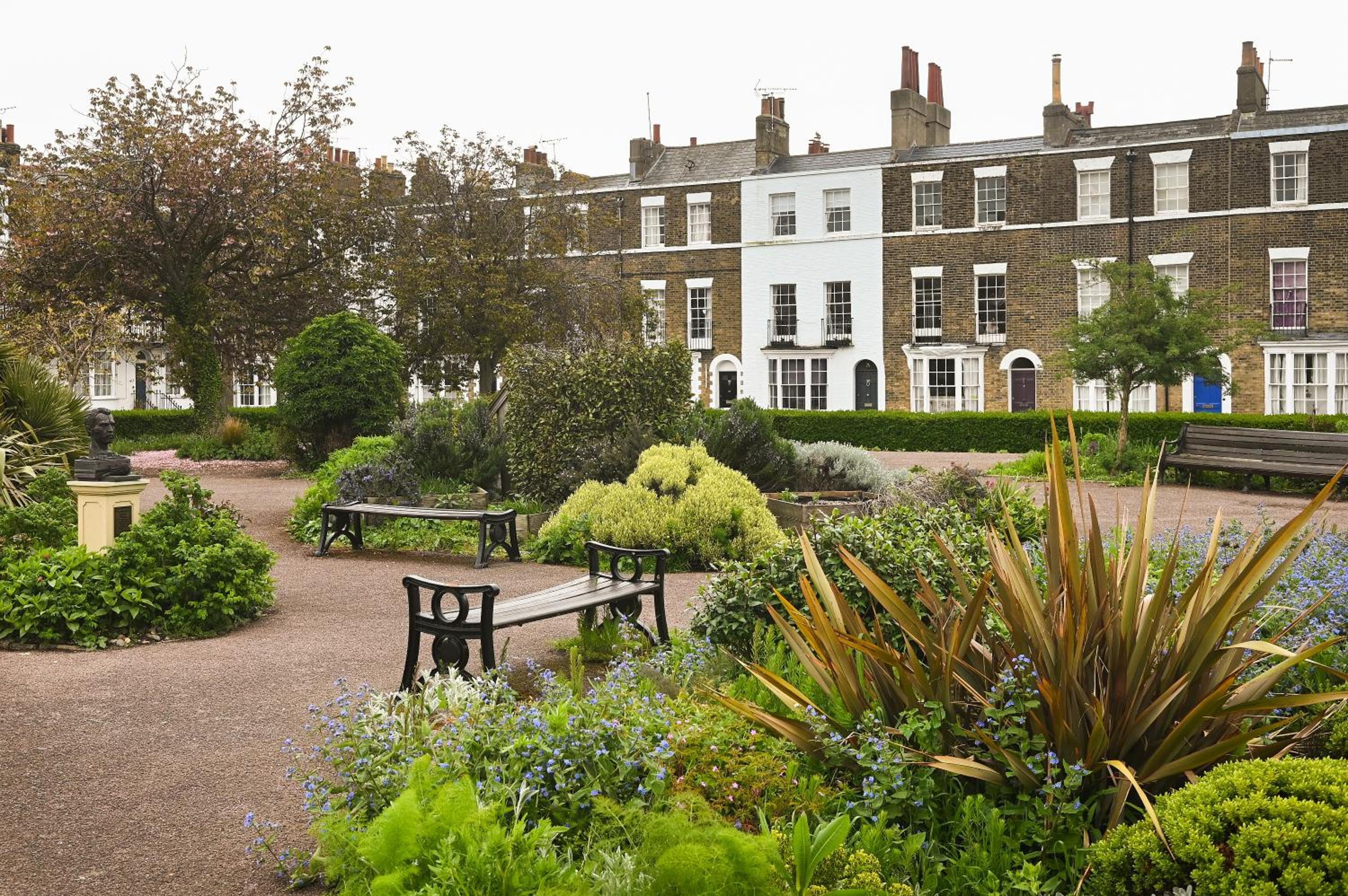 Opulent Georgian townhouse overlooking Spencer Square view 2
