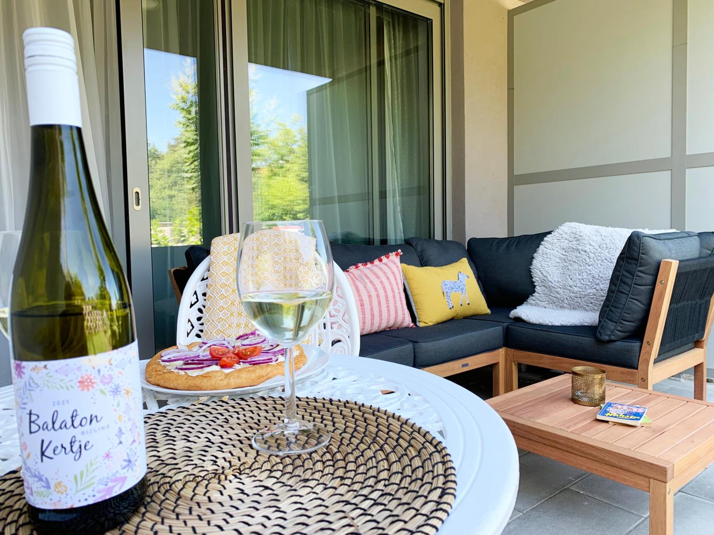 A chic lakeside dig - Alexandra Apartment Fonyod view 5