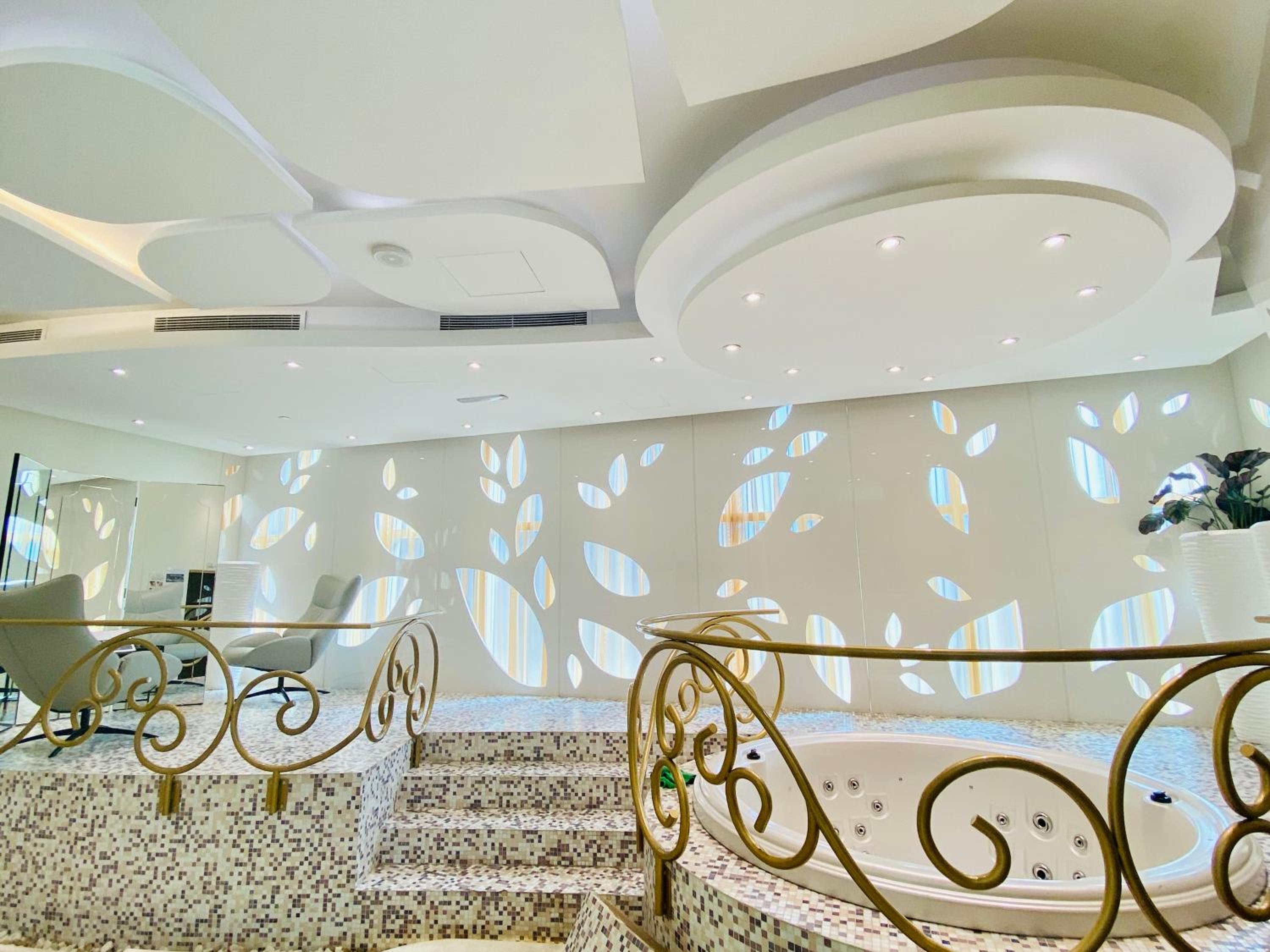 DH58 - High end 1BR, Palm views in Damac Heights tower