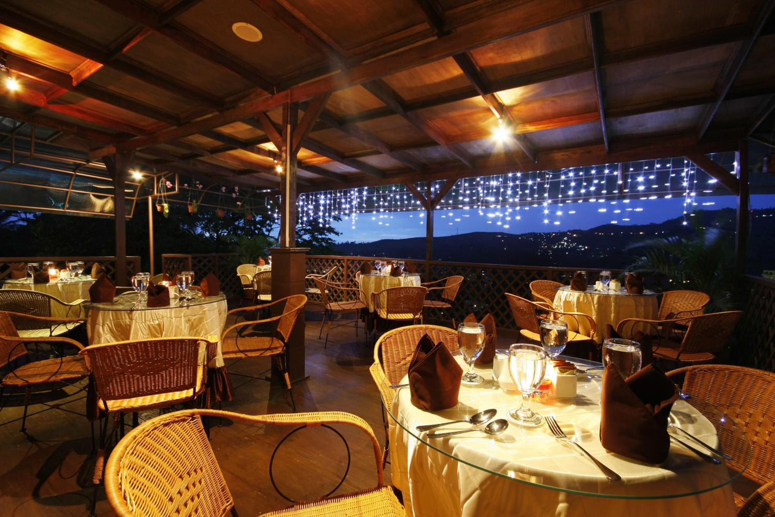 Citra Cikopo Hotel & Family Cottages, Puncak - 11