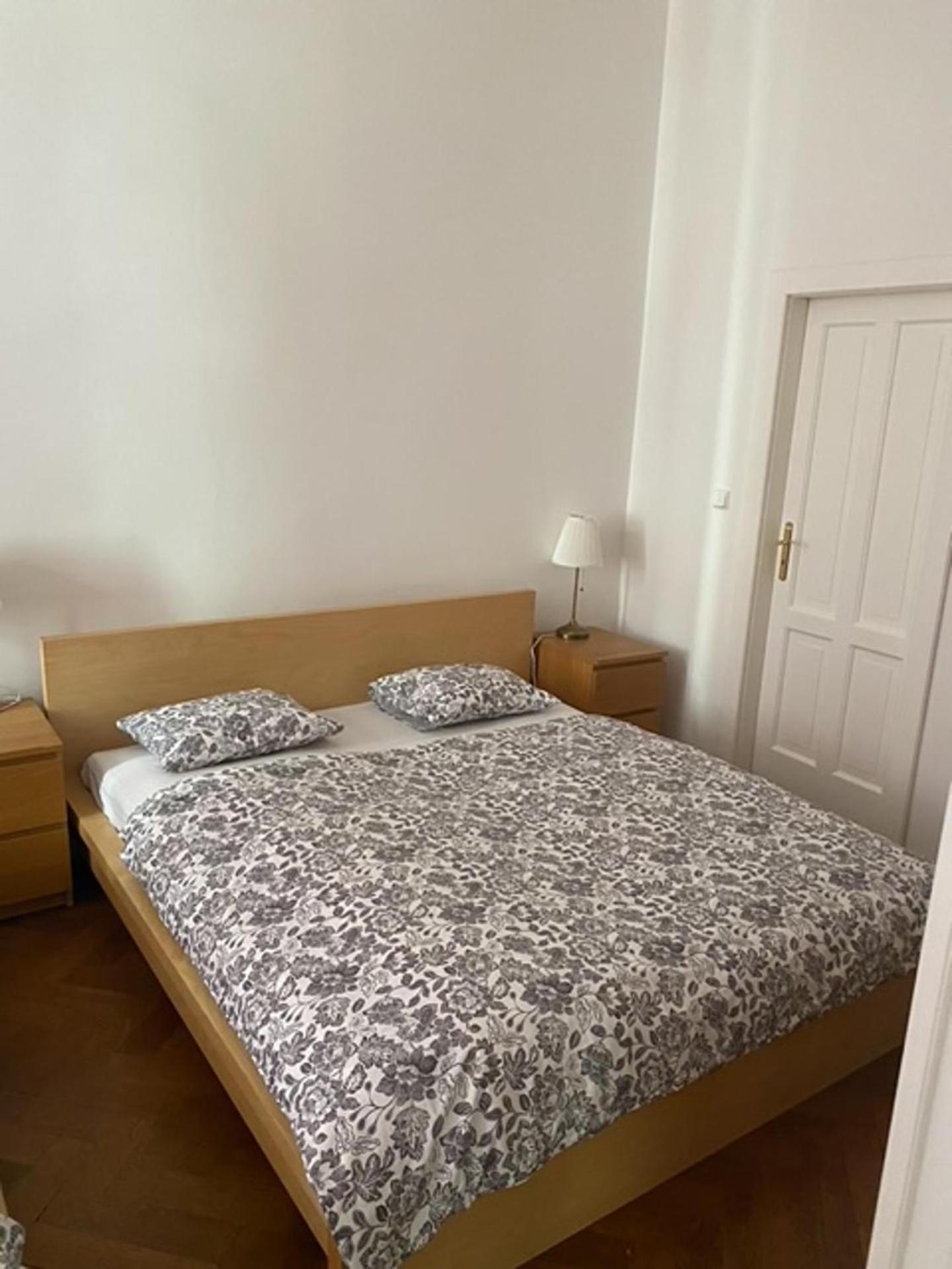 3 Bed Flat - Sleeps 10 - Pets - Smoking on terrace