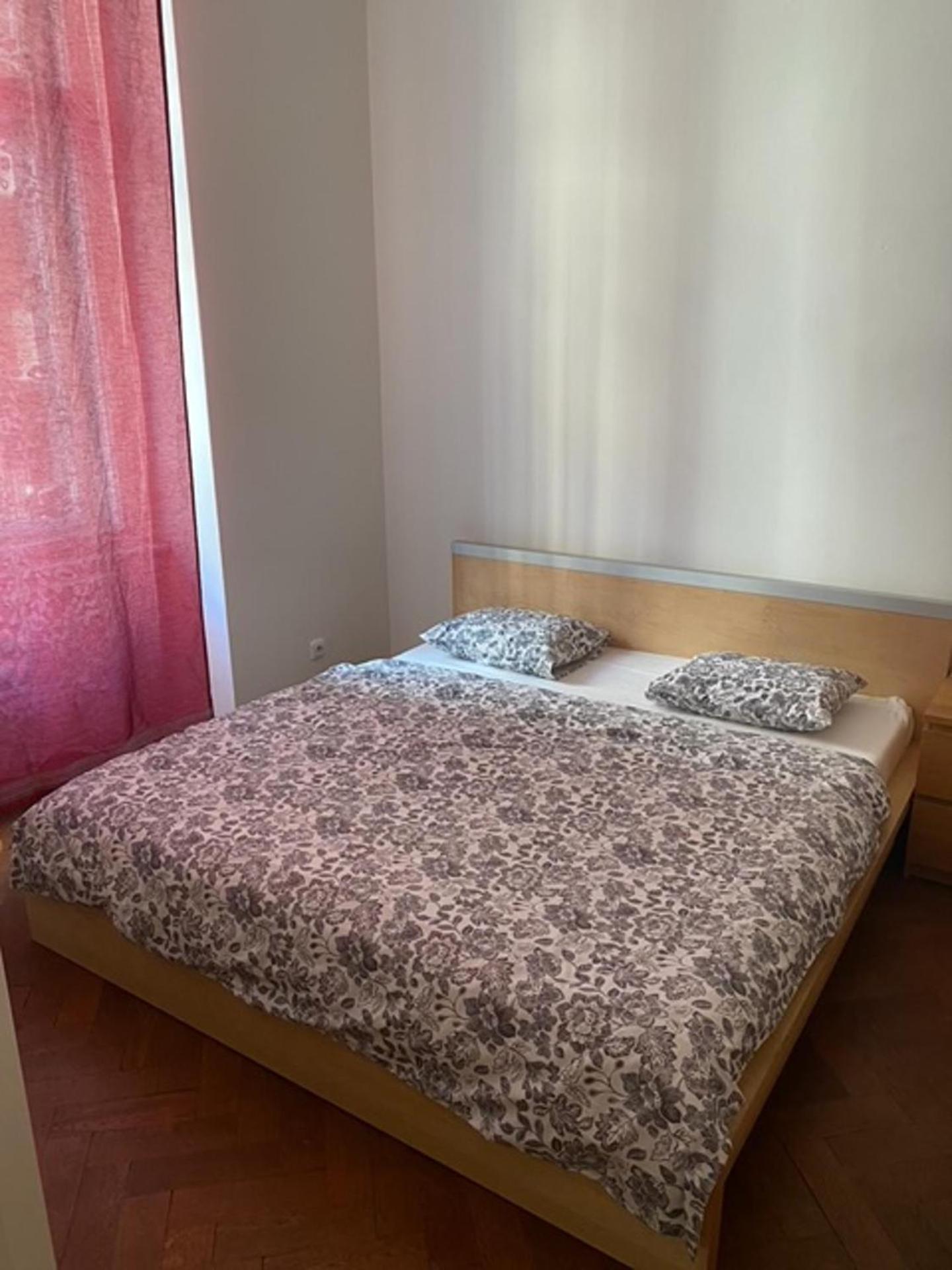 3 Bed Flat - Sleeps 10 - Pets - Smoking on terrace
