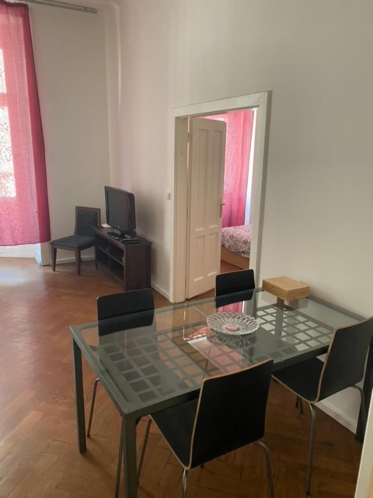 3 Bed Flat - Sleeps 10 - Pets - Smoking on terrace