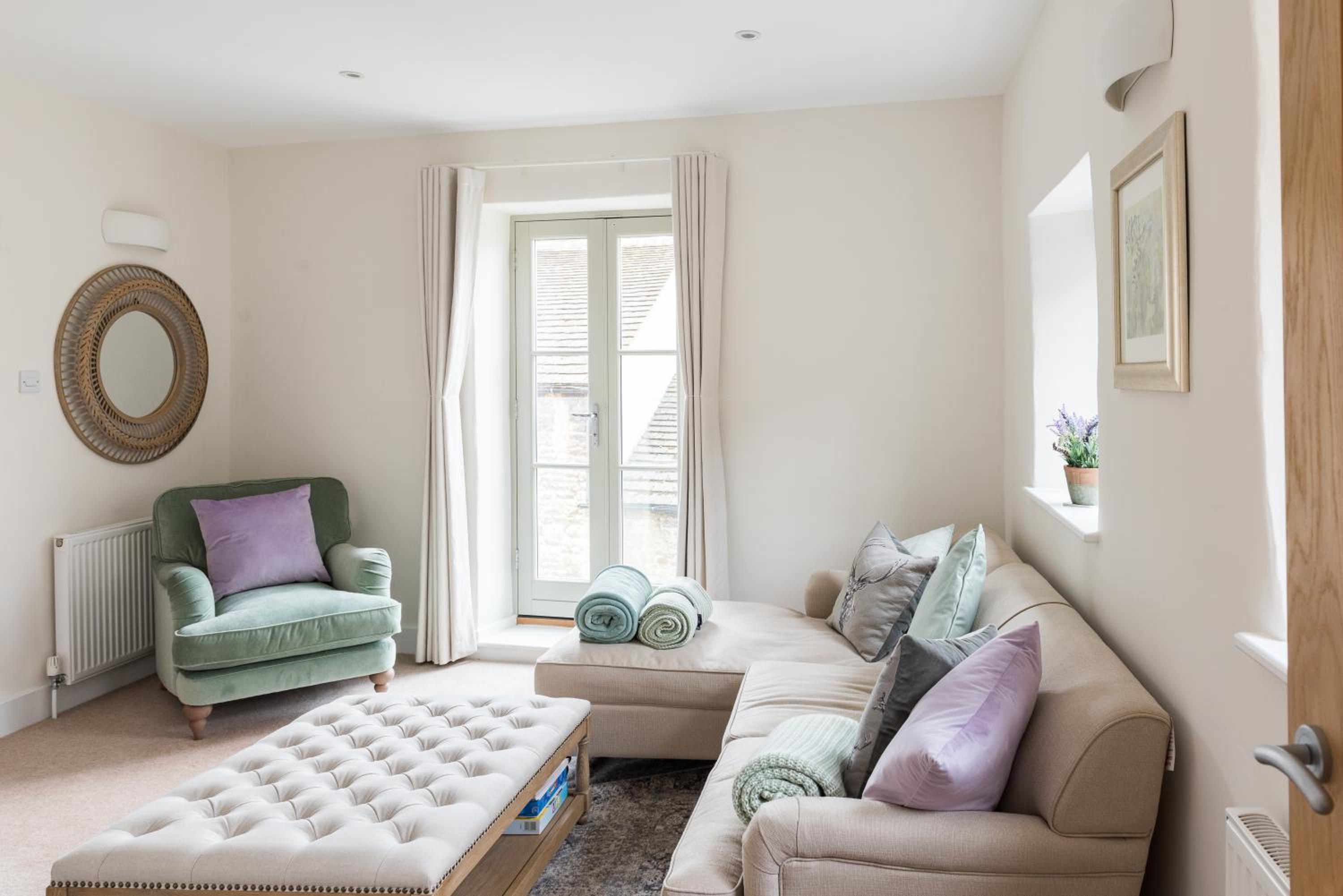 Luxury cottage on quiet street in central Stamford with Parking view 3